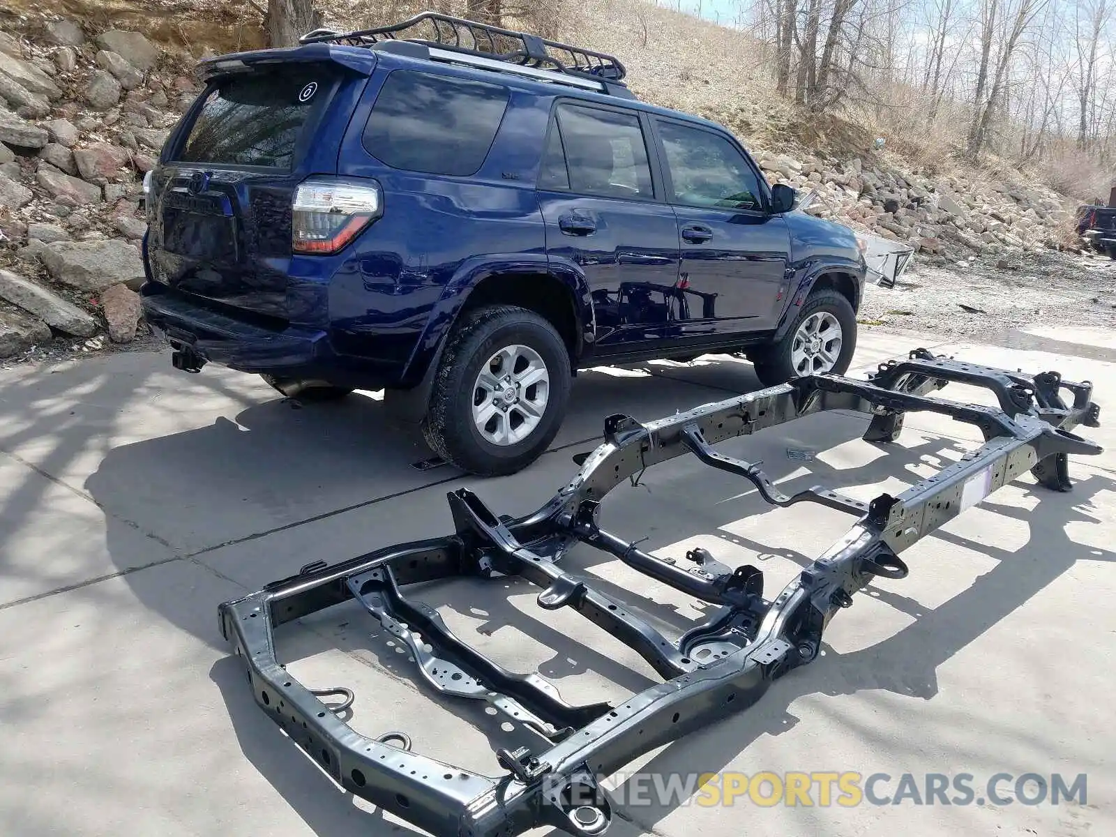 4 Фотография поврежденного автомобиля JTEBU5JR9K5688024 TOYOTA 4RUNNER 2019