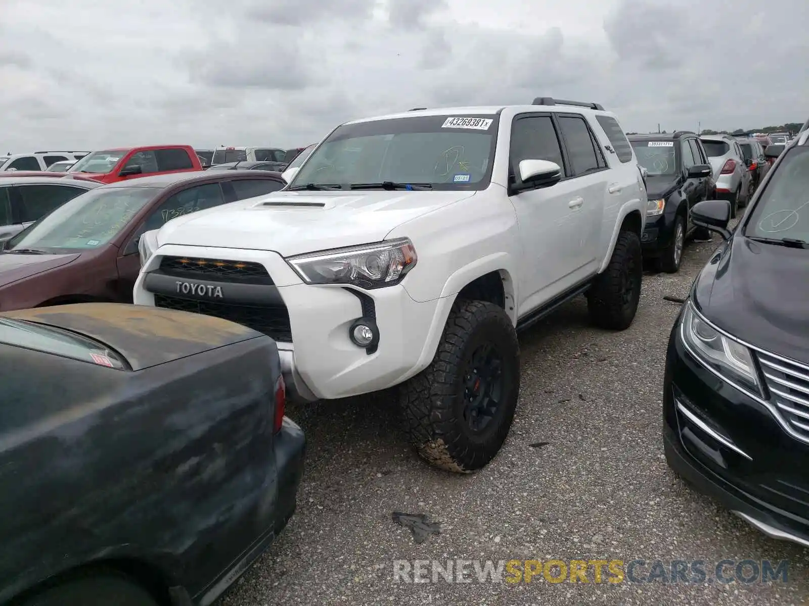 2 Photograph of a damaged car JTEBU5JR9K5689237 TOYOTA 4RUNNER 2019