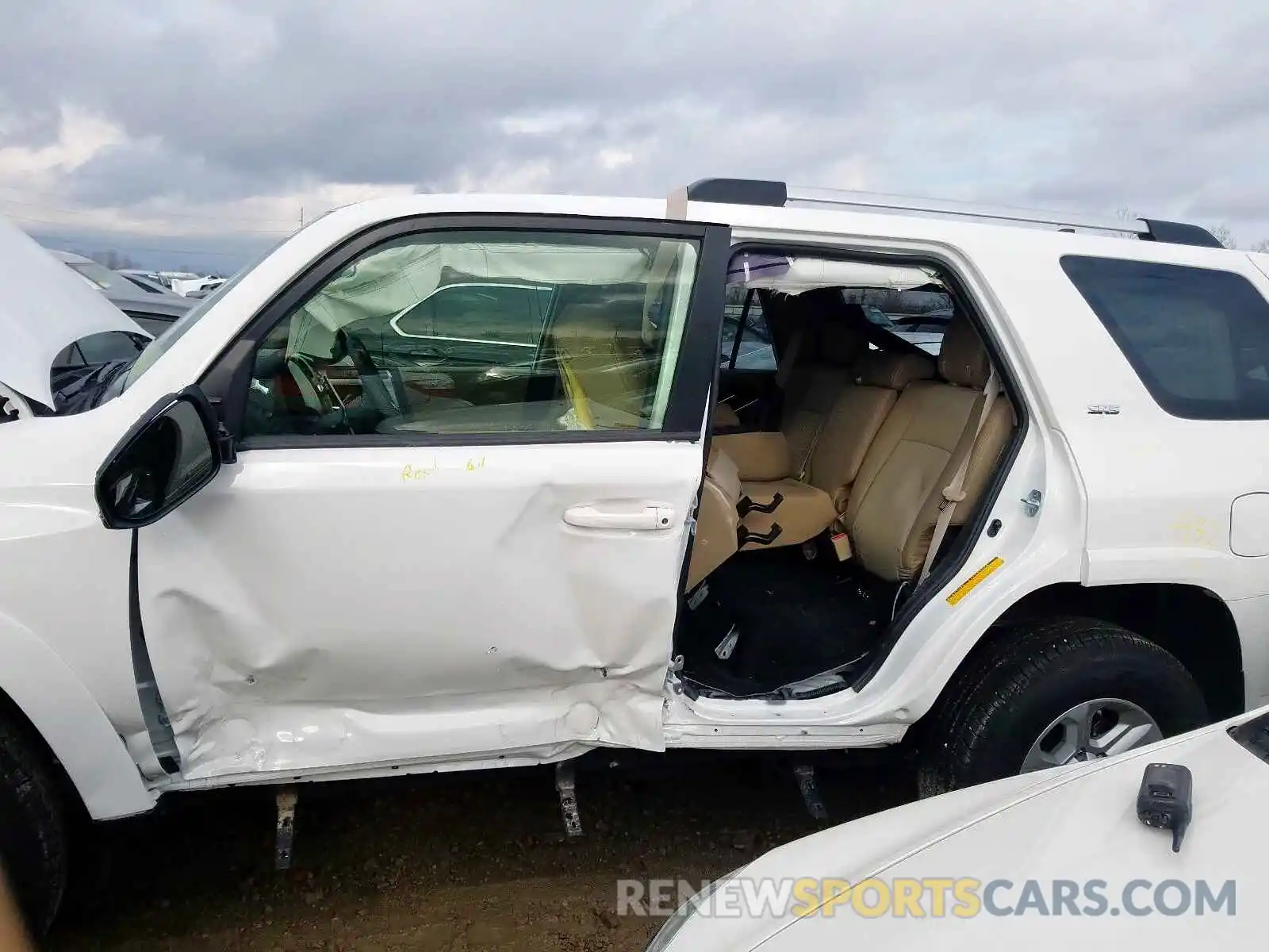 9 Photograph of a damaged car JTEBU5JR9K5689996 TOYOTA 4RUNNER 2019