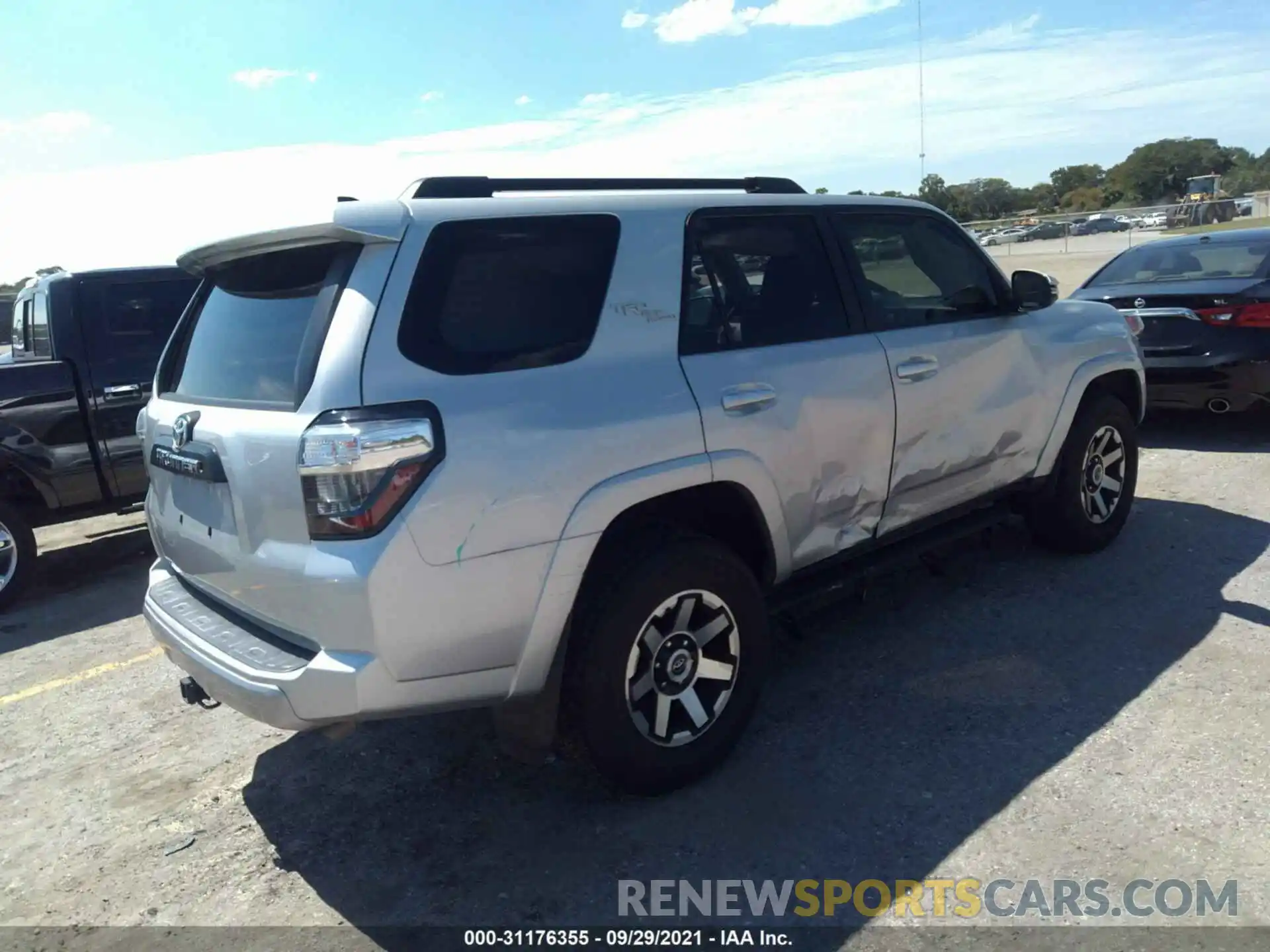 4 Фотография поврежденного автомобиля JTEBU5JR9K5704433 TOYOTA 4RUNNER 2019