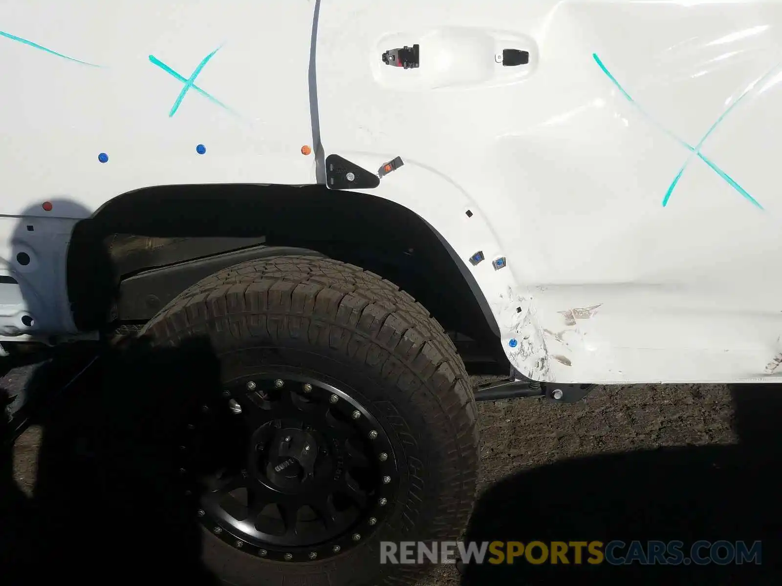 9 Photograph of a damaged car JTEBU5JR9K5705078 TOYOTA 4RUNNER 2019