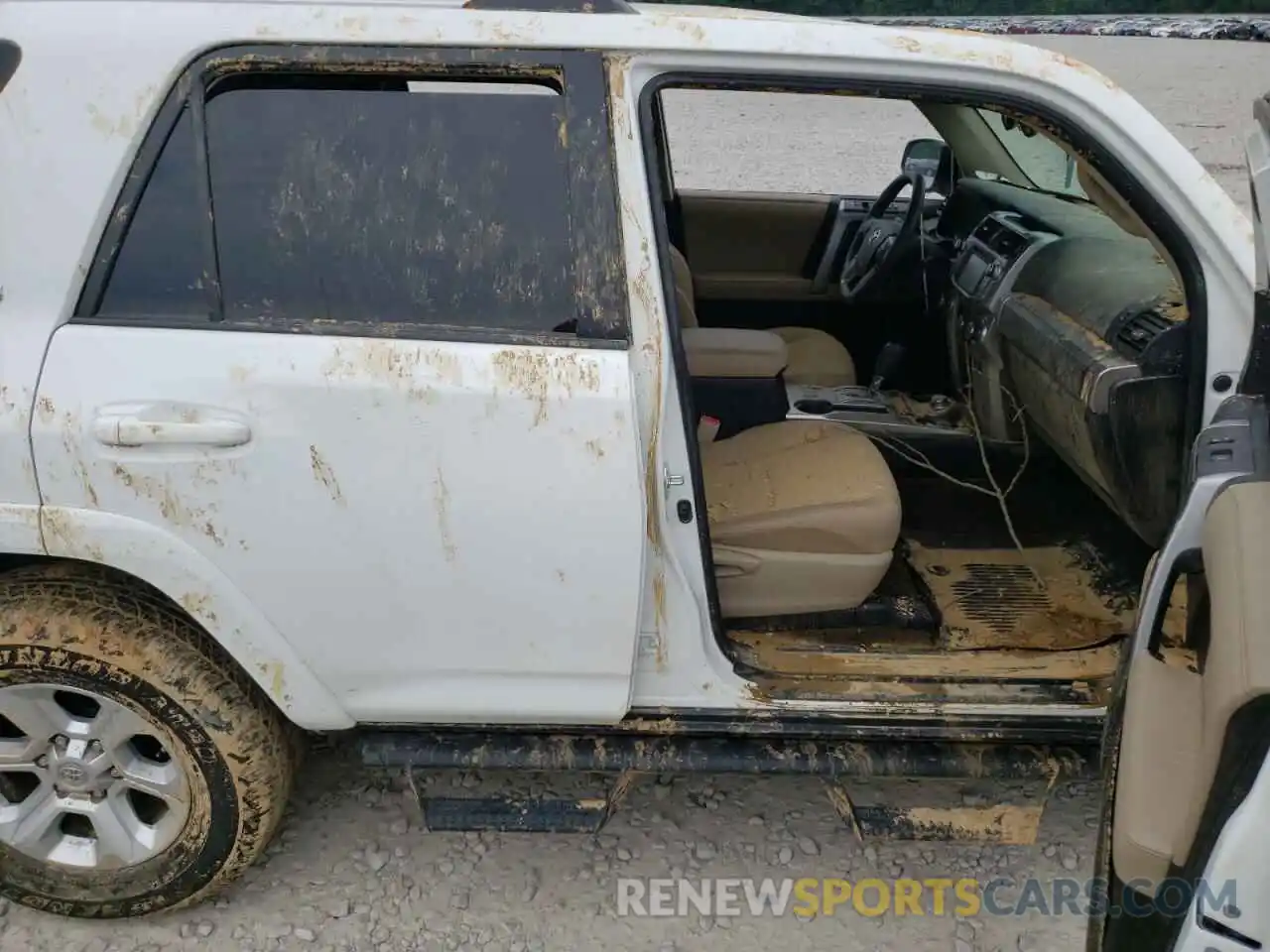 9 Photograph of a damaged car JTEBU5JR9K5722396 TOYOTA 4RUNNER 2019