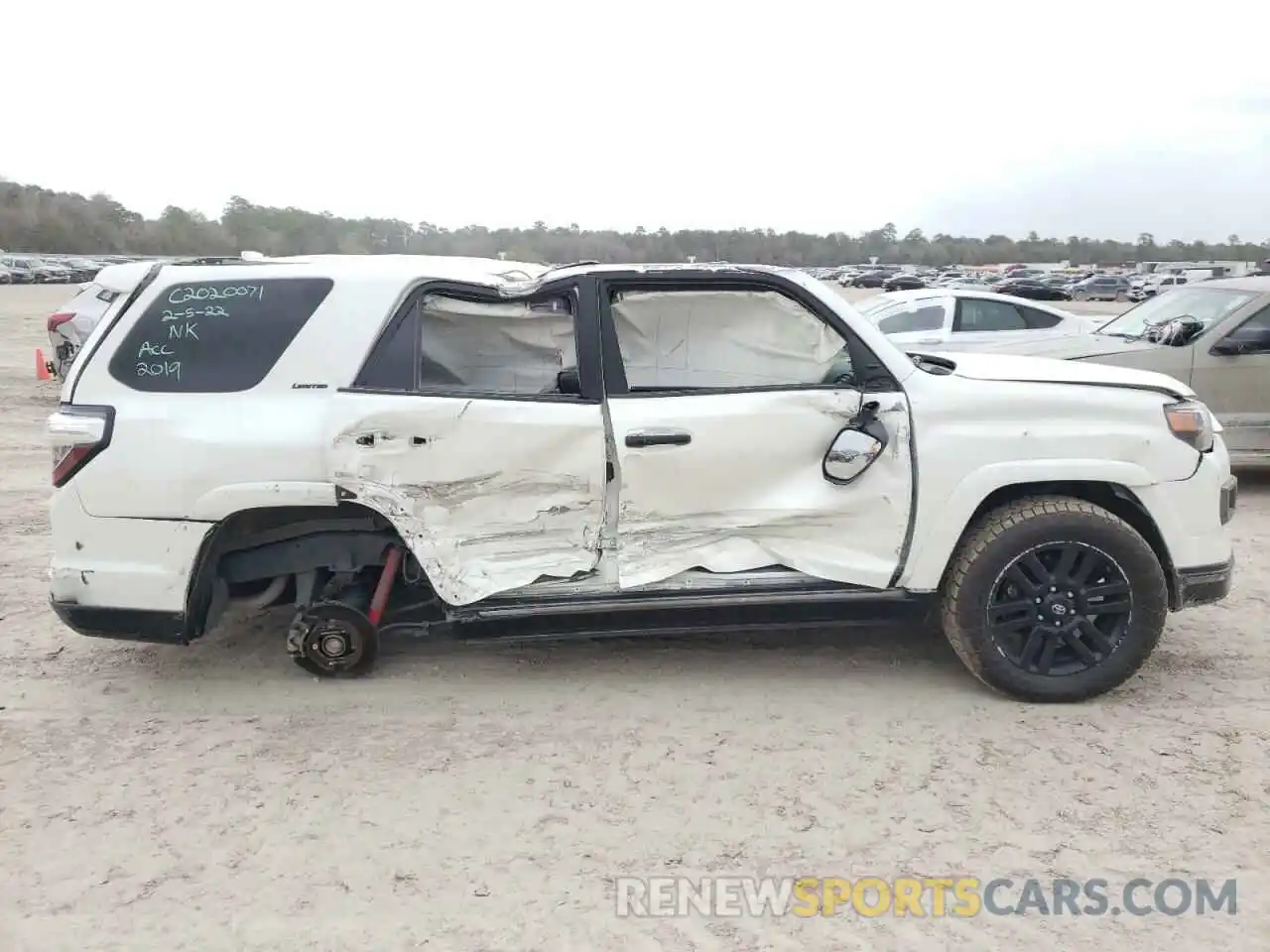 9 Photograph of a damaged car JTEBU5JR9K5722463 TOYOTA 4RUNNER 2019