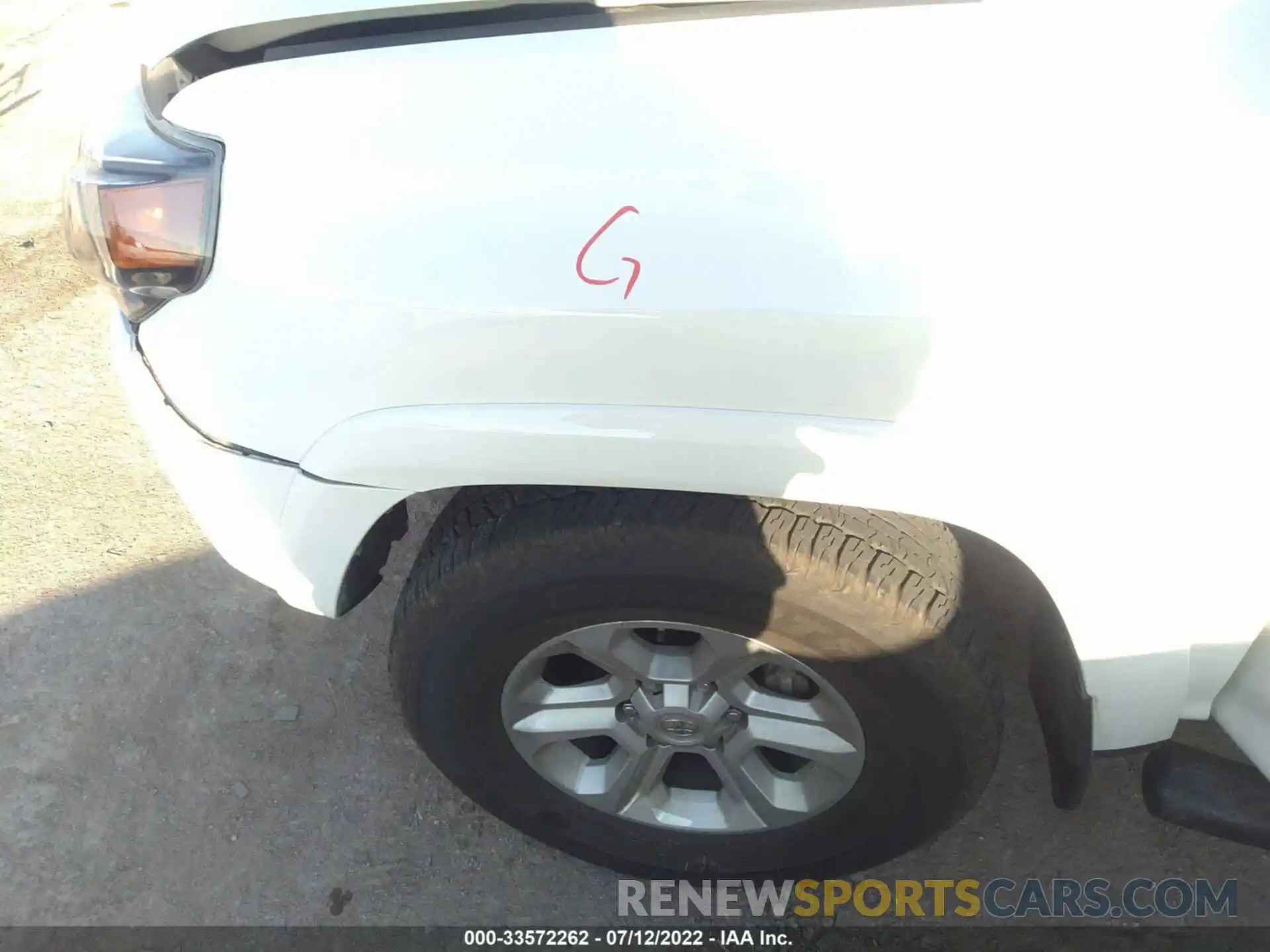 12 Photograph of a damaged car JTEBU5JR9K5723743 TOYOTA 4RUNNER 2019