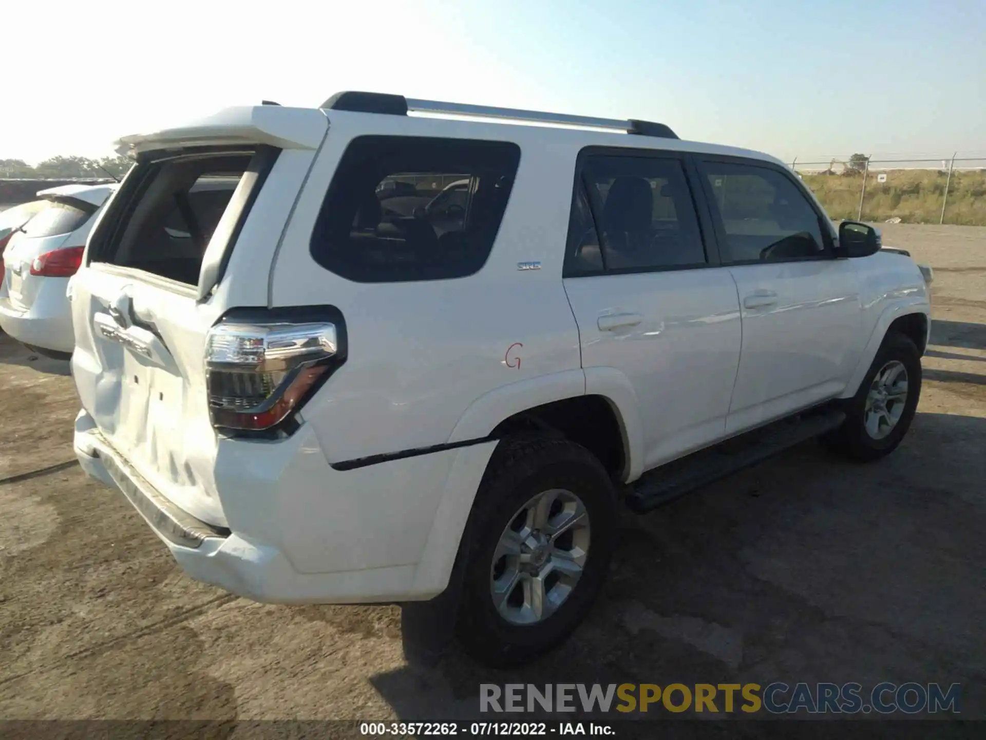 4 Photograph of a damaged car JTEBU5JR9K5723743 TOYOTA 4RUNNER 2019