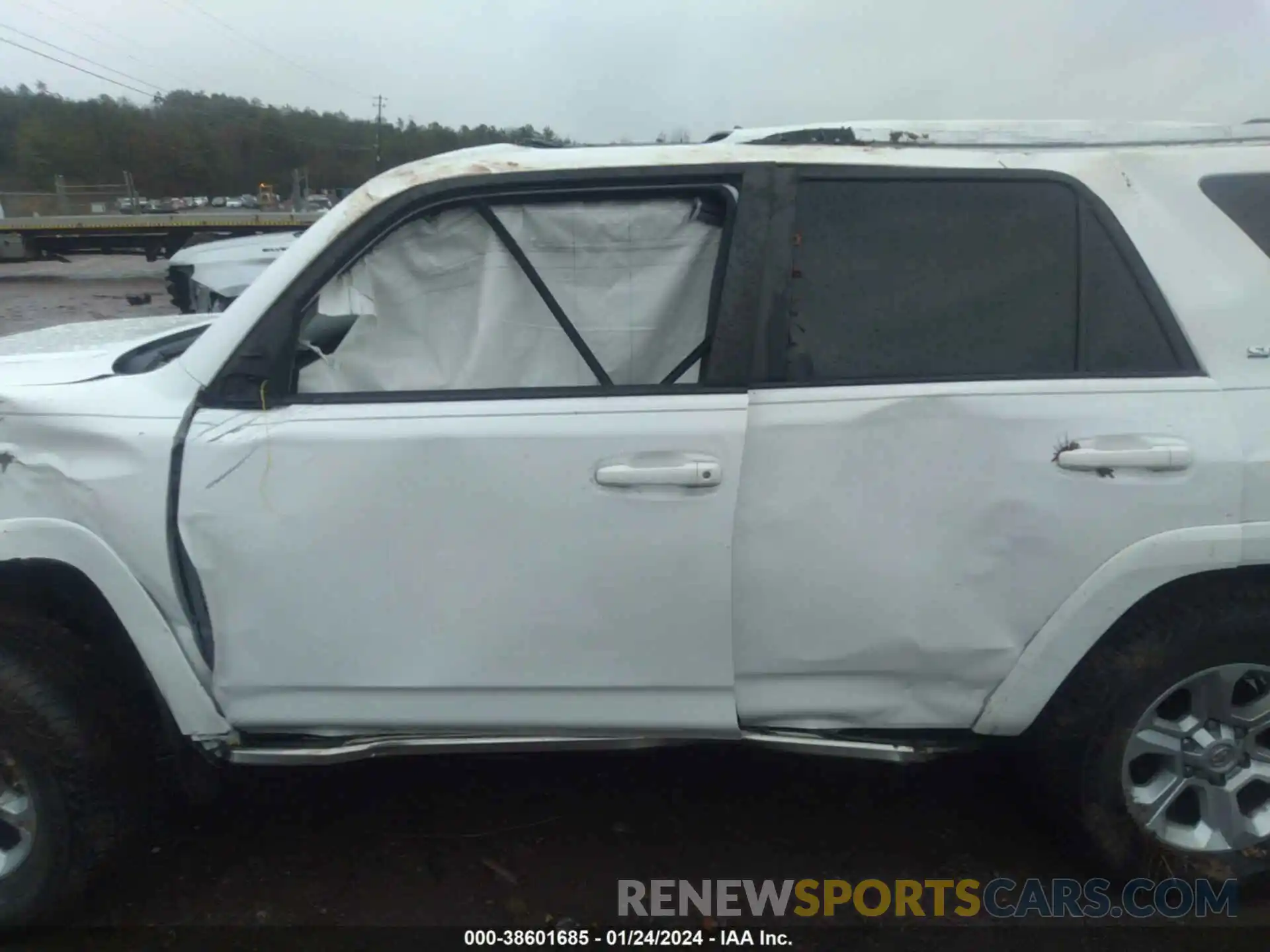 15 Photograph of a damaged car JTEBU5JR9K5736976 TOYOTA 4RUNNER 2019