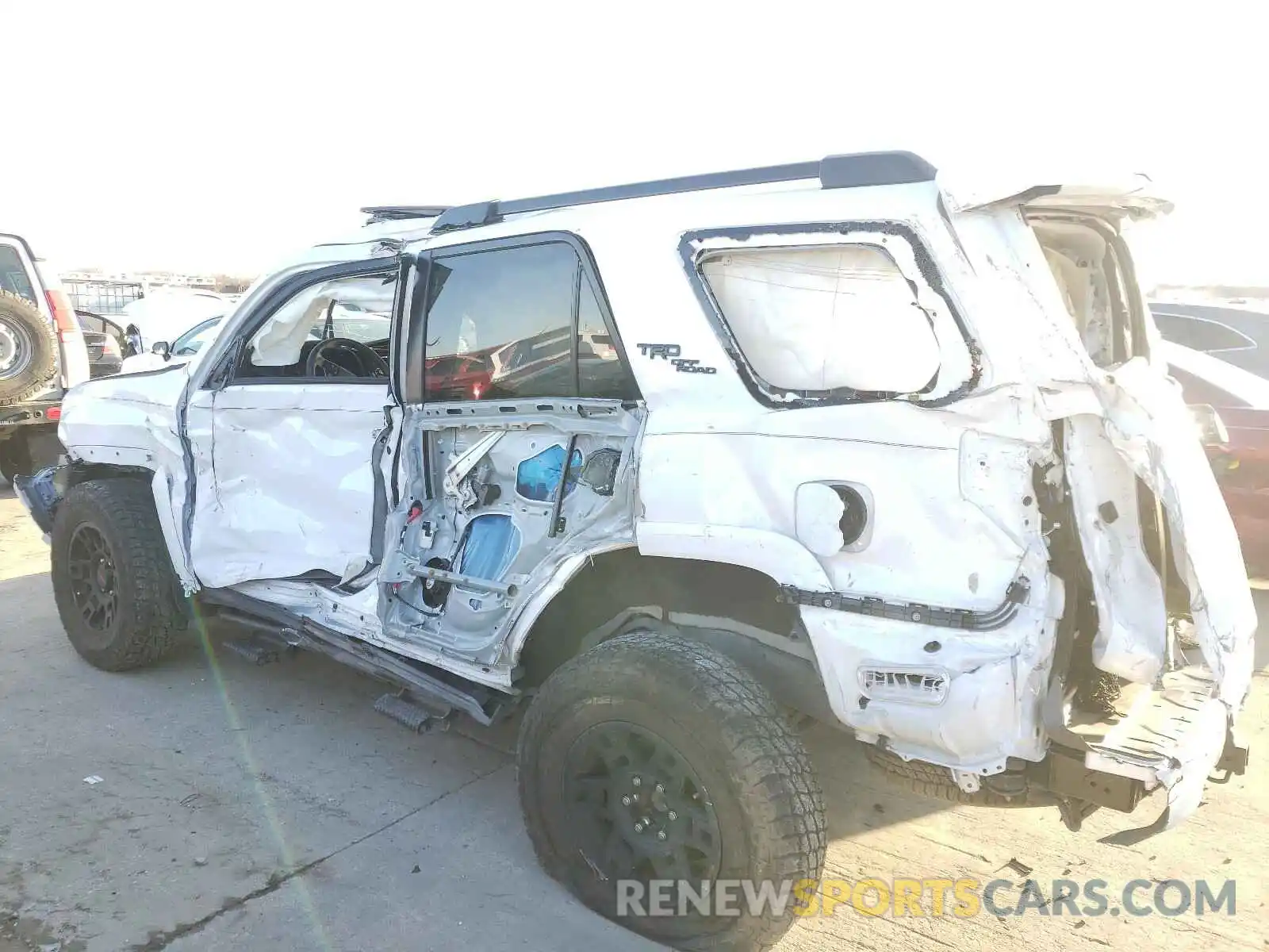 10 Photograph of a damaged car JTEBU5JR9K5737125 TOYOTA 4RUNNER 2019