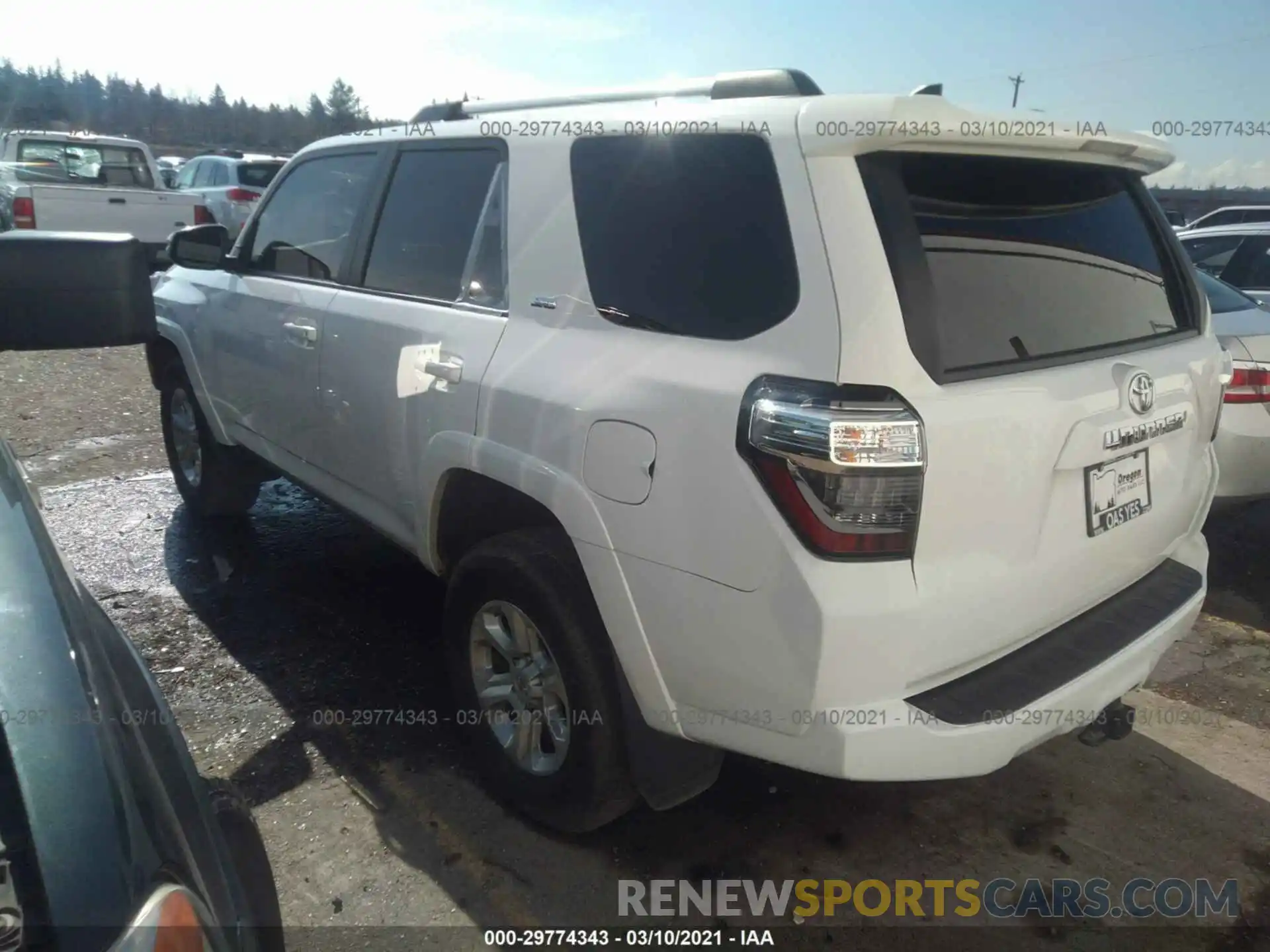 3 Фотография поврежденного автомобиля JTEBU5JRXK5610903 TOYOTA 4RUNNER 2019