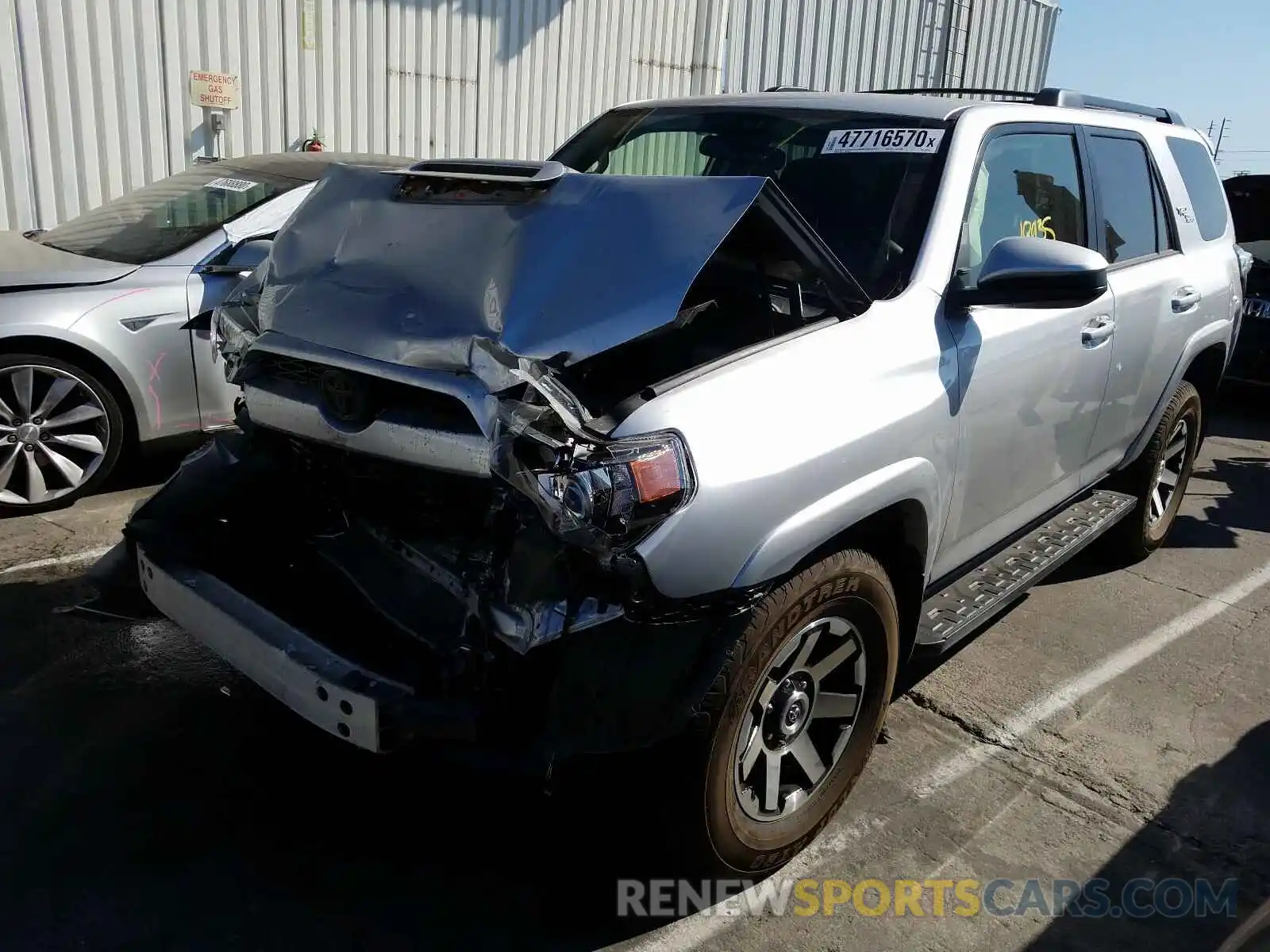 2 Фотография поврежденного автомобиля JTEBU5JRXK5610920 TOYOTA 4RUNNER 2019