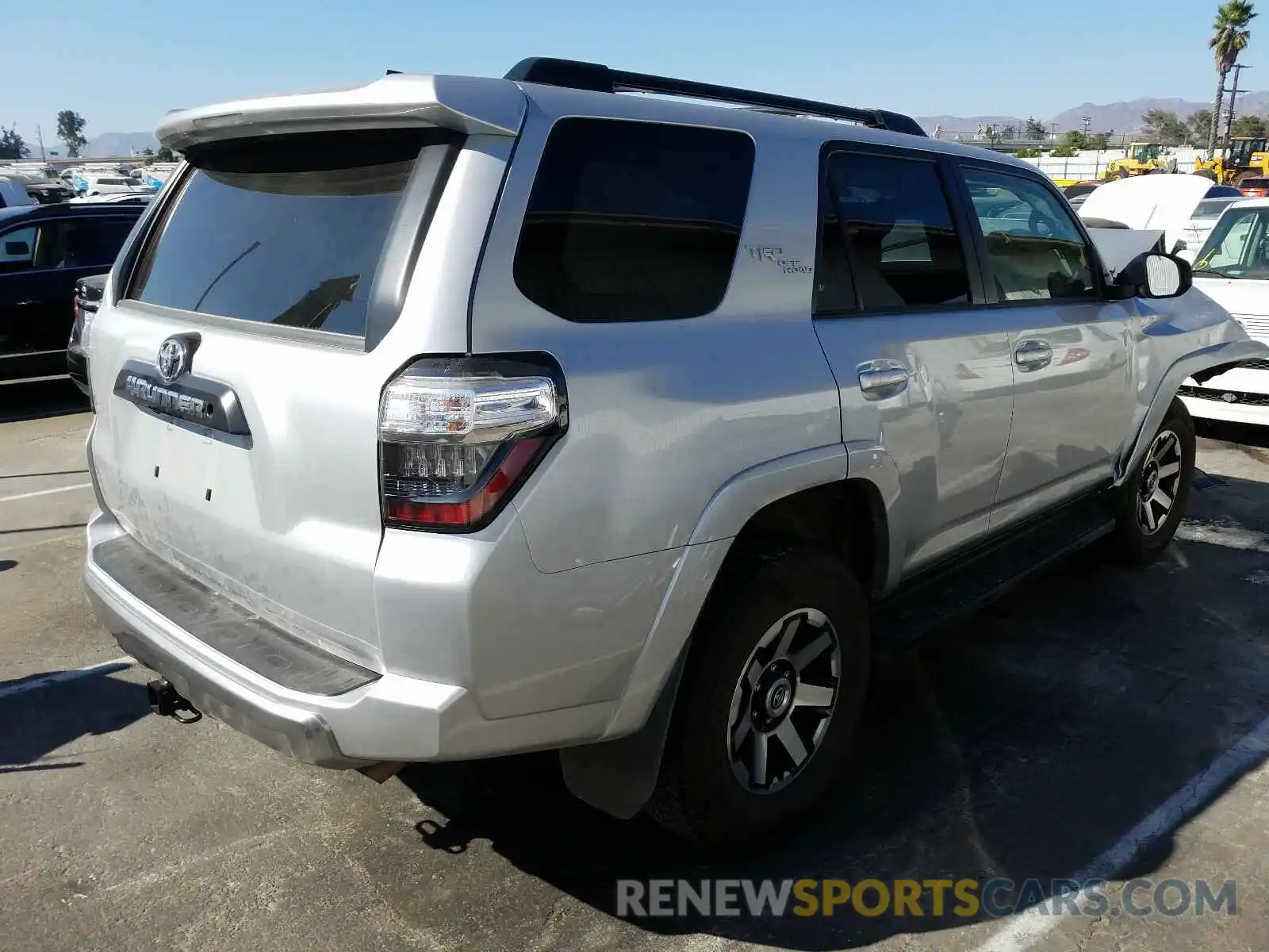 4 Фотография поврежденного автомобиля JTEBU5JRXK5610920 TOYOTA 4RUNNER 2019