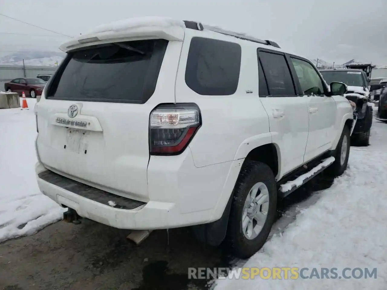 4 Фотография поврежденного автомобиля JTEBU5JRXK5611498 TOYOTA 4RUNNER 2019