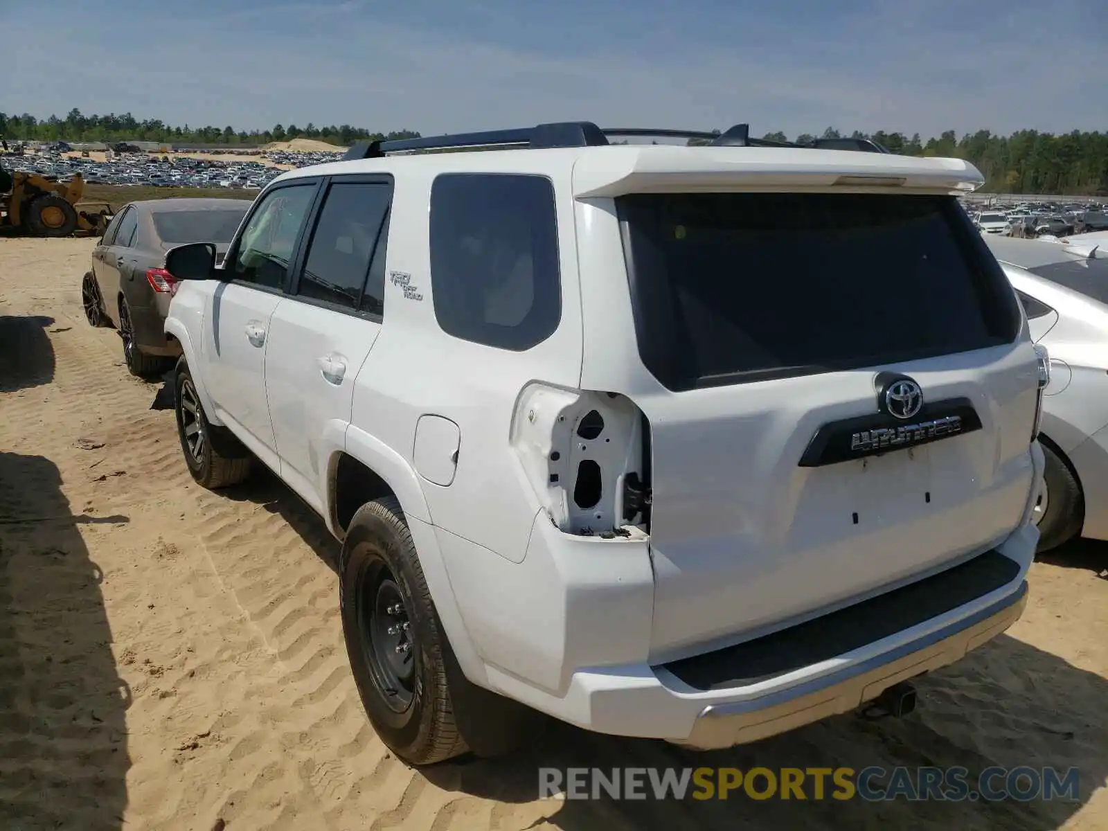 3 Фотография поврежденного автомобиля JTEBU5JRXK5612487 TOYOTA 4RUNNER 2019