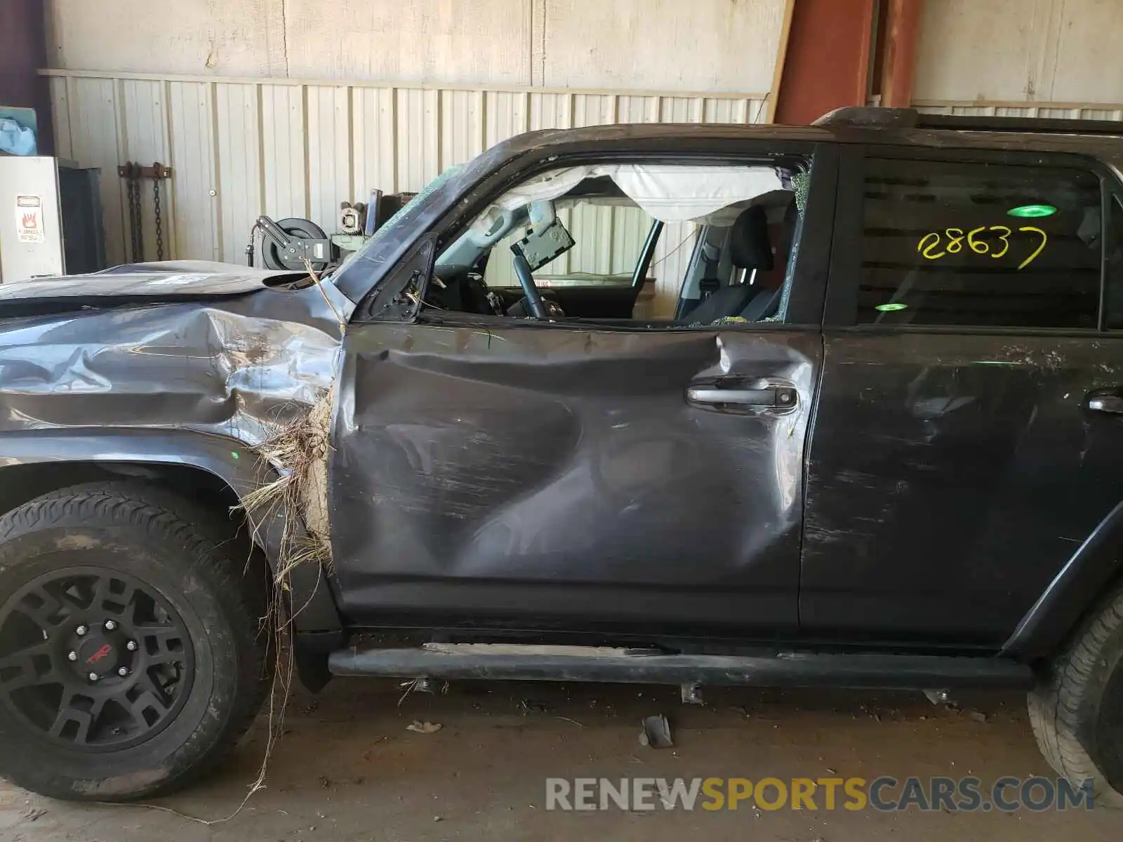 10 Photograph of a damaged car JTEBU5JRXK5613669 TOYOTA 4RUNNER 2019