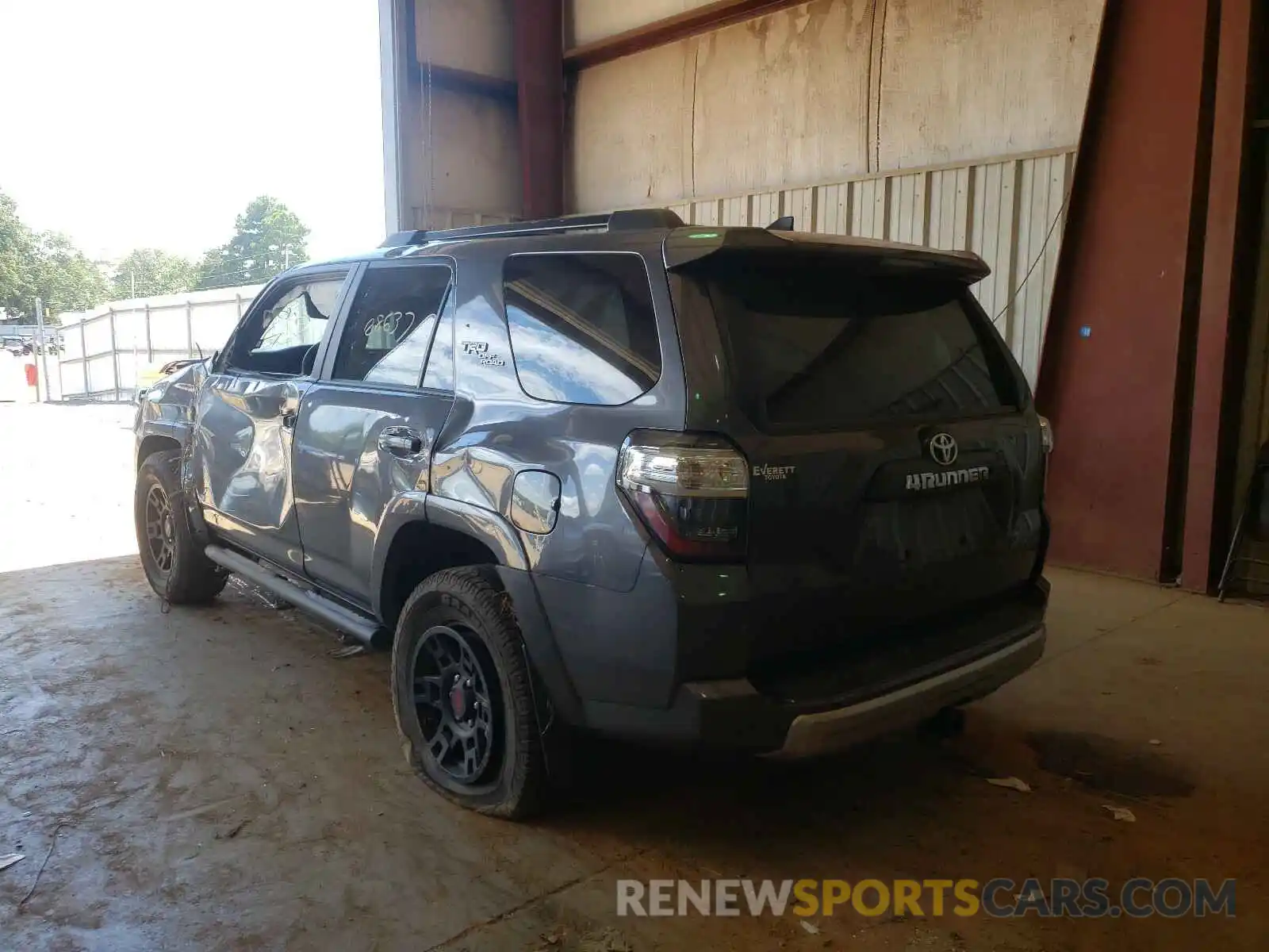 3 Фотография поврежденного автомобиля JTEBU5JRXK5613669 TOYOTA 4RUNNER 2019