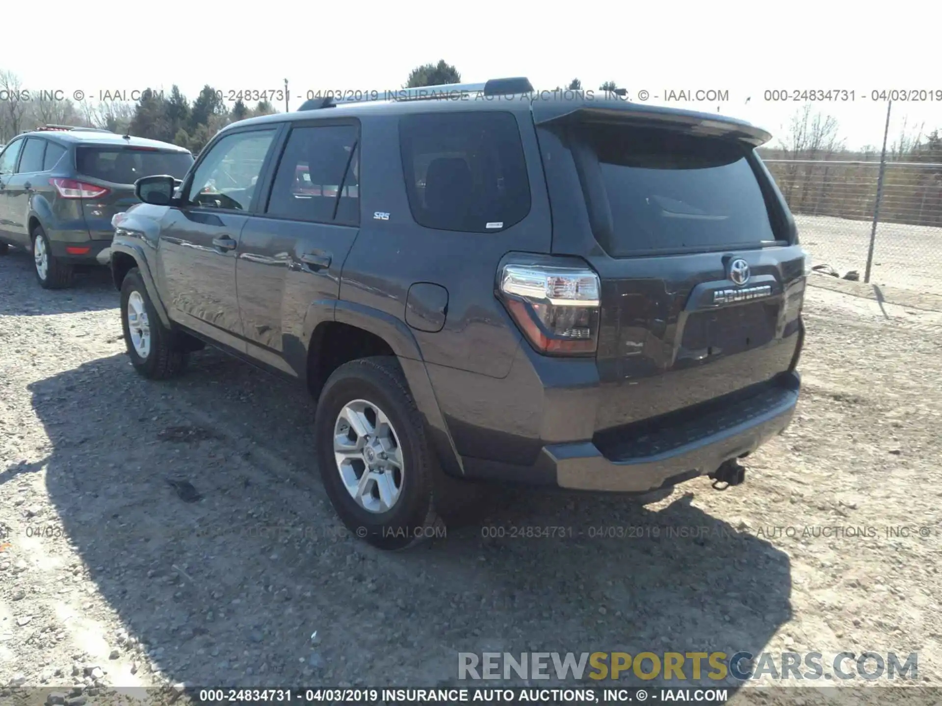 3 Фотография поврежденного автомобиля JTEBU5JRXK5618449 TOYOTA 4RUNNER 2019