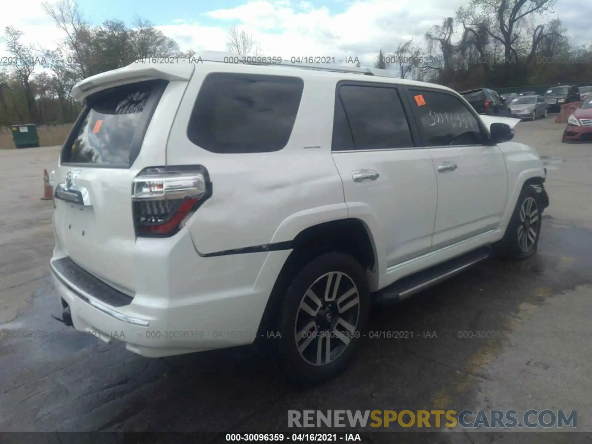 4 Фотография поврежденного автомобиля JTEBU5JRXK5620055 TOYOTA 4RUNNER 2019