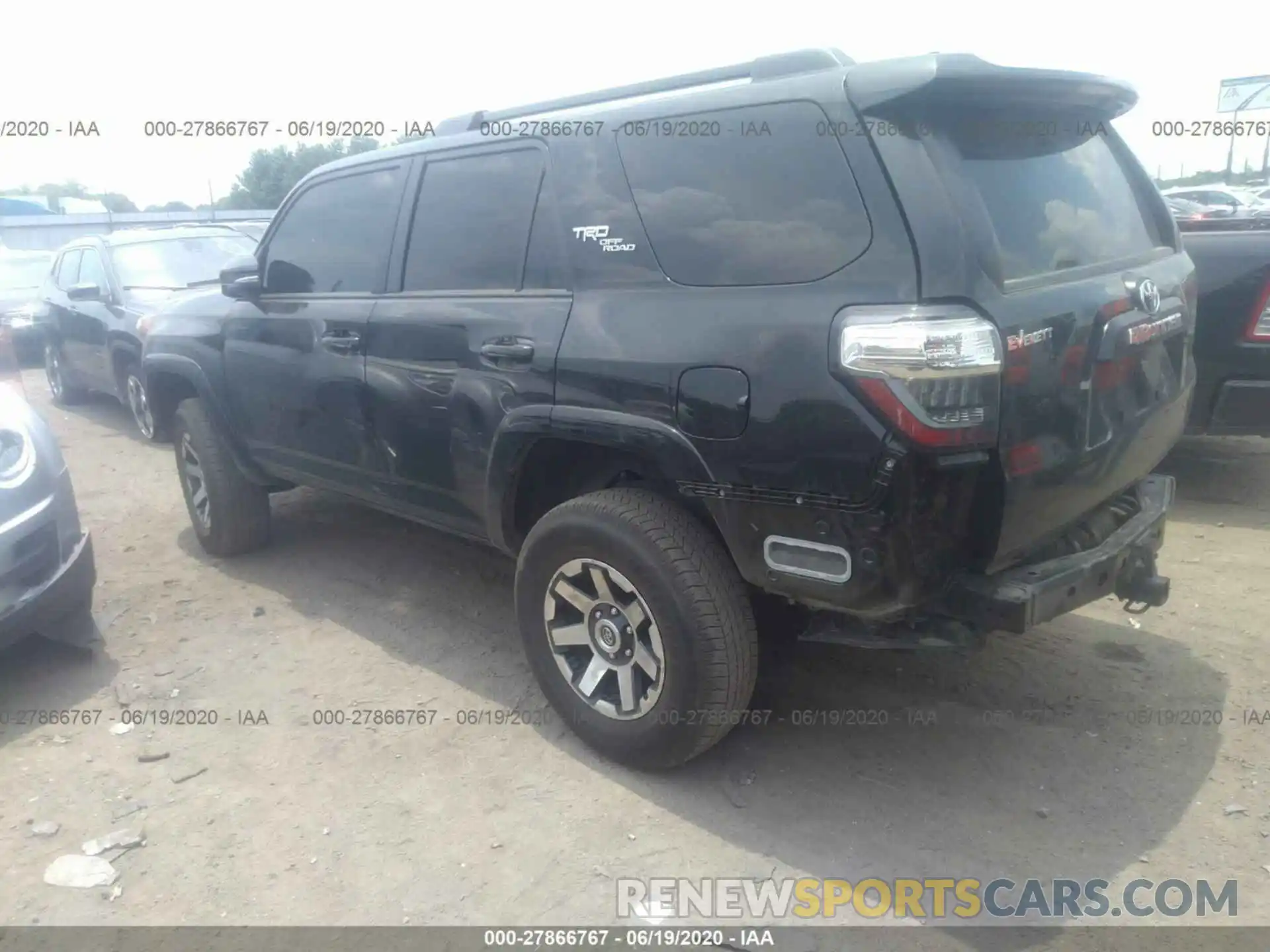 3 Фотография поврежденного автомобиля JTEBU5JRXK5623215 TOYOTA 4RUNNER 2019