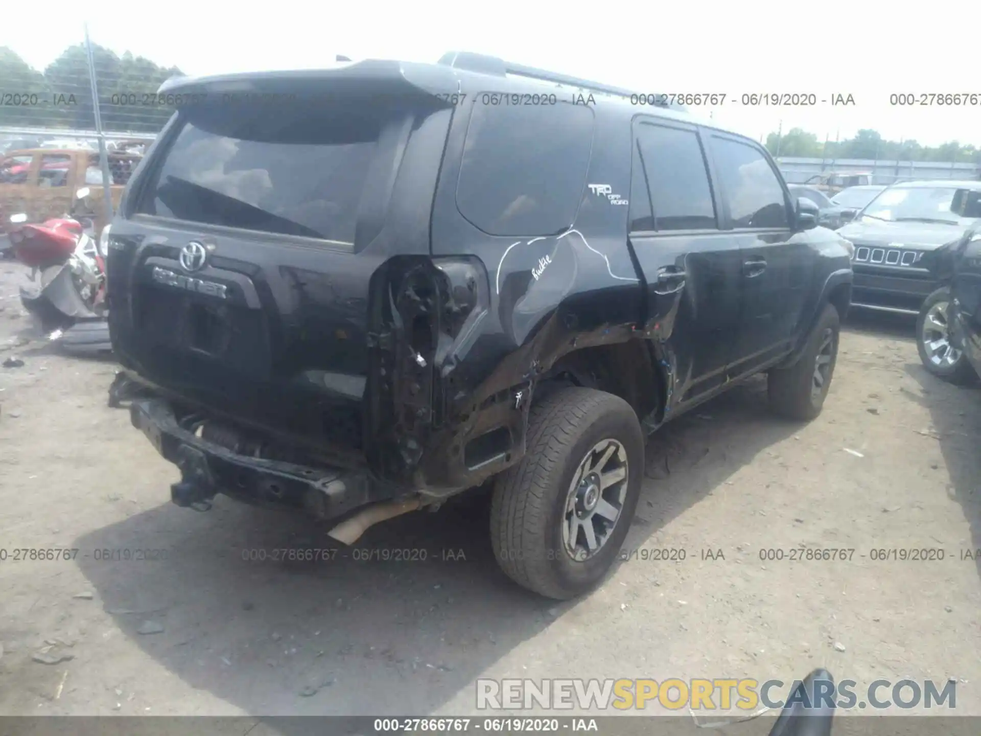 4 Фотография поврежденного автомобиля JTEBU5JRXK5623215 TOYOTA 4RUNNER 2019