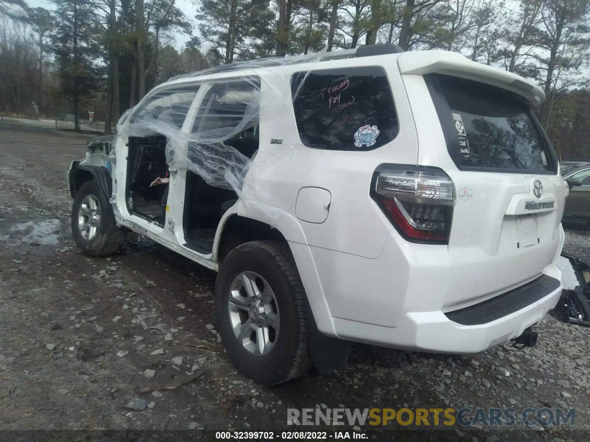 3 Фотография поврежденного автомобиля JTEBU5JRXK5624221 TOYOTA 4RUNNER 2019