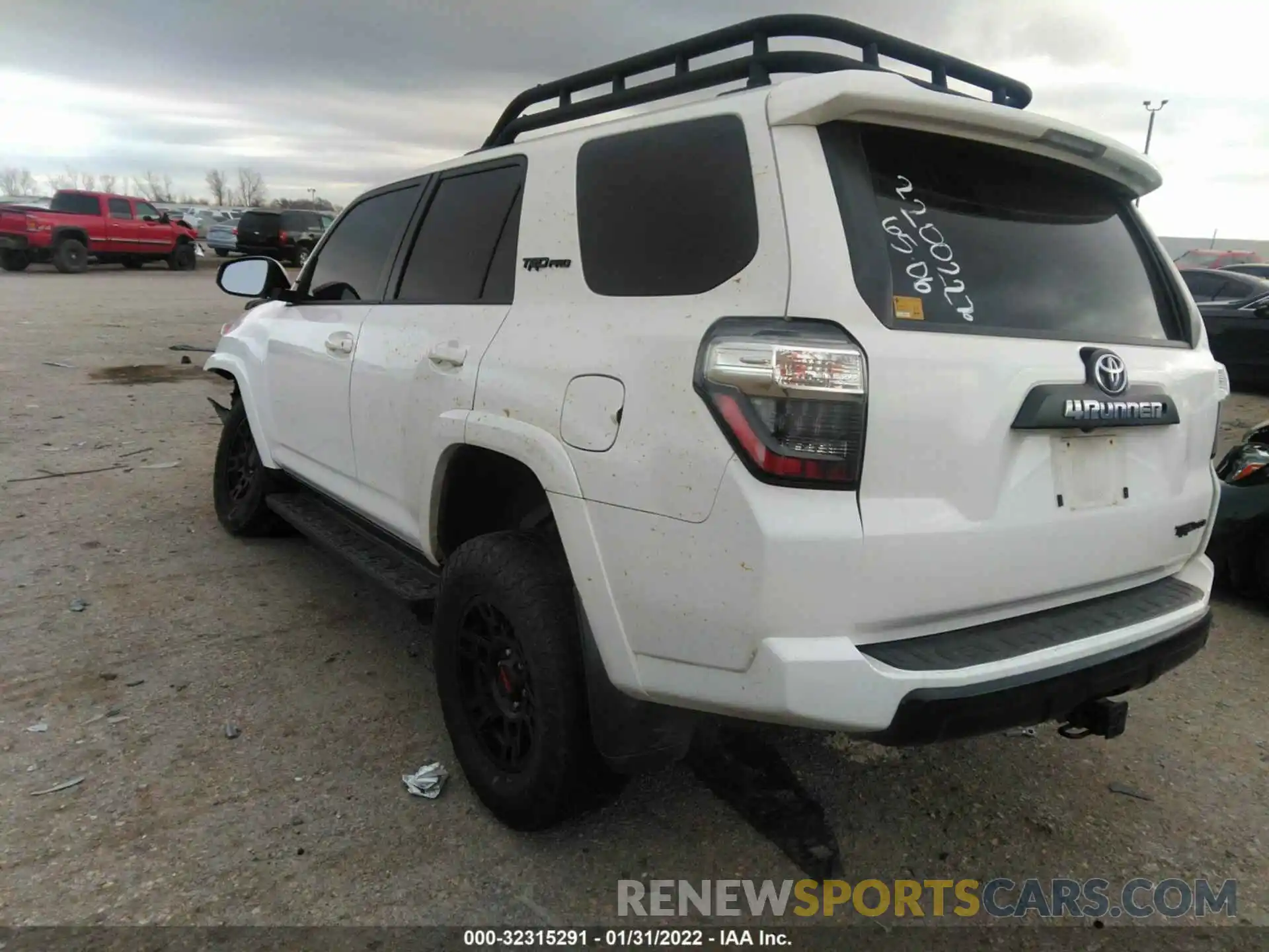 3 Фотография поврежденного автомобиля JTEBU5JRXK5627023 TOYOTA 4RUNNER 2019