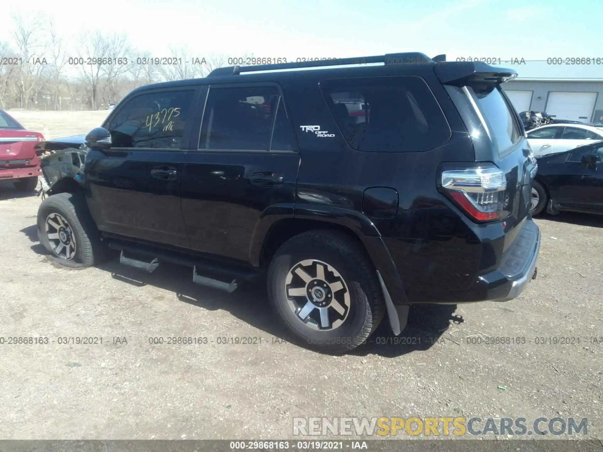 3 Фотография поврежденного автомобиля JTEBU5JRXK5631850 TOYOTA 4RUNNER 2019