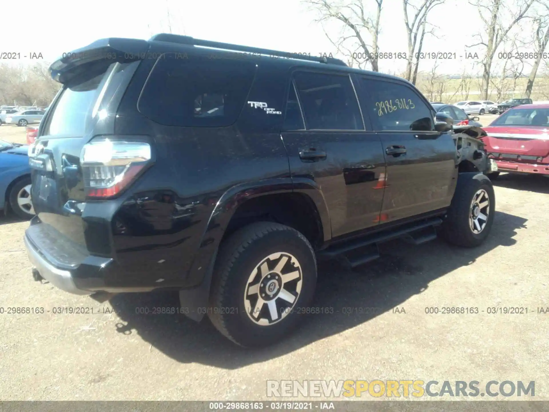 4 Фотография поврежденного автомобиля JTEBU5JRXK5631850 TOYOTA 4RUNNER 2019