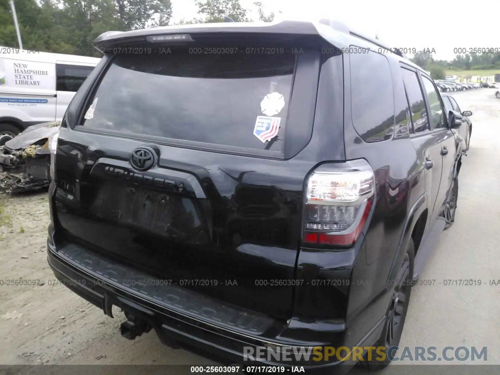 4 Фотография поврежденного автомобиля JTEBU5JRXK5632996 TOYOTA 4RUNNER 2019