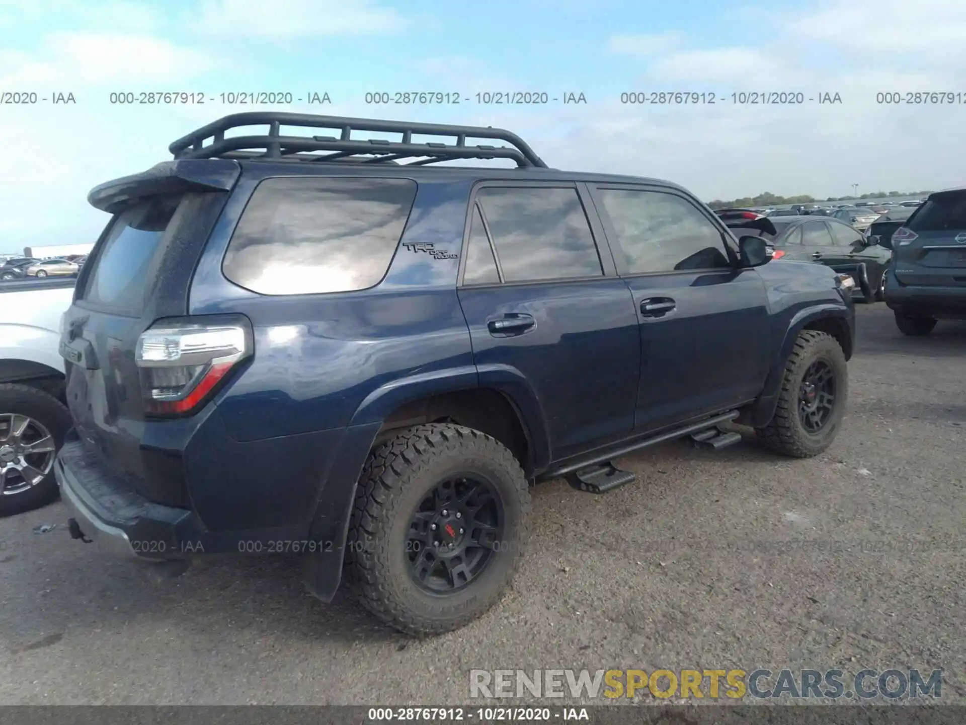 4 Фотография поврежденного автомобиля JTEBU5JRXK5633274 TOYOTA 4RUNNER 2019