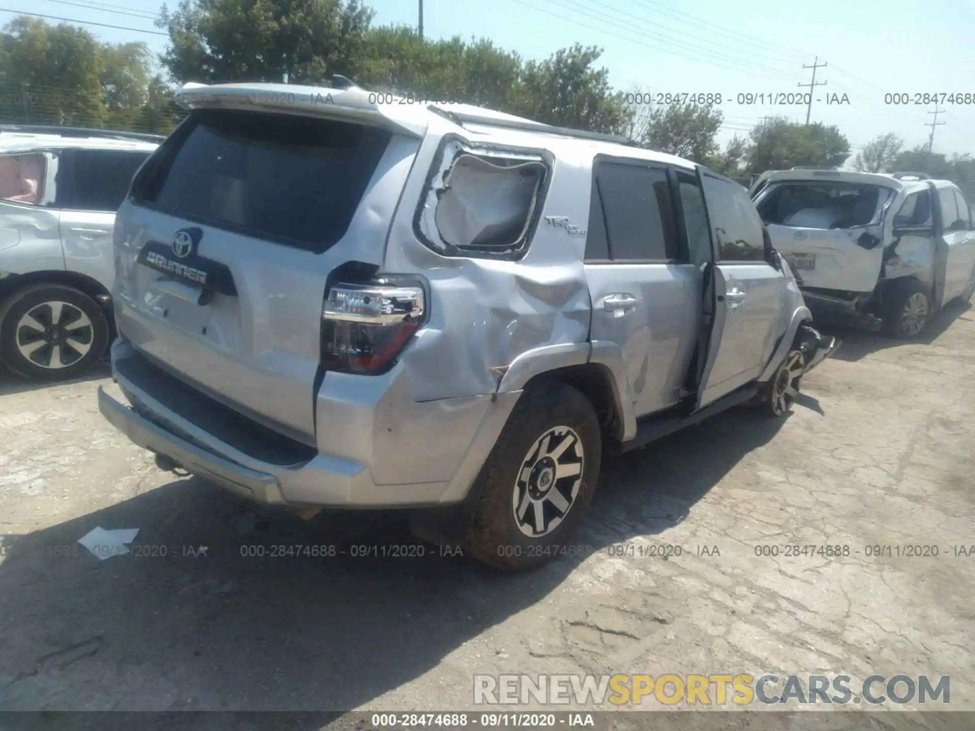 4 Фотография поврежденного автомобиля JTEBU5JRXK5638751 TOYOTA 4RUNNER 2019