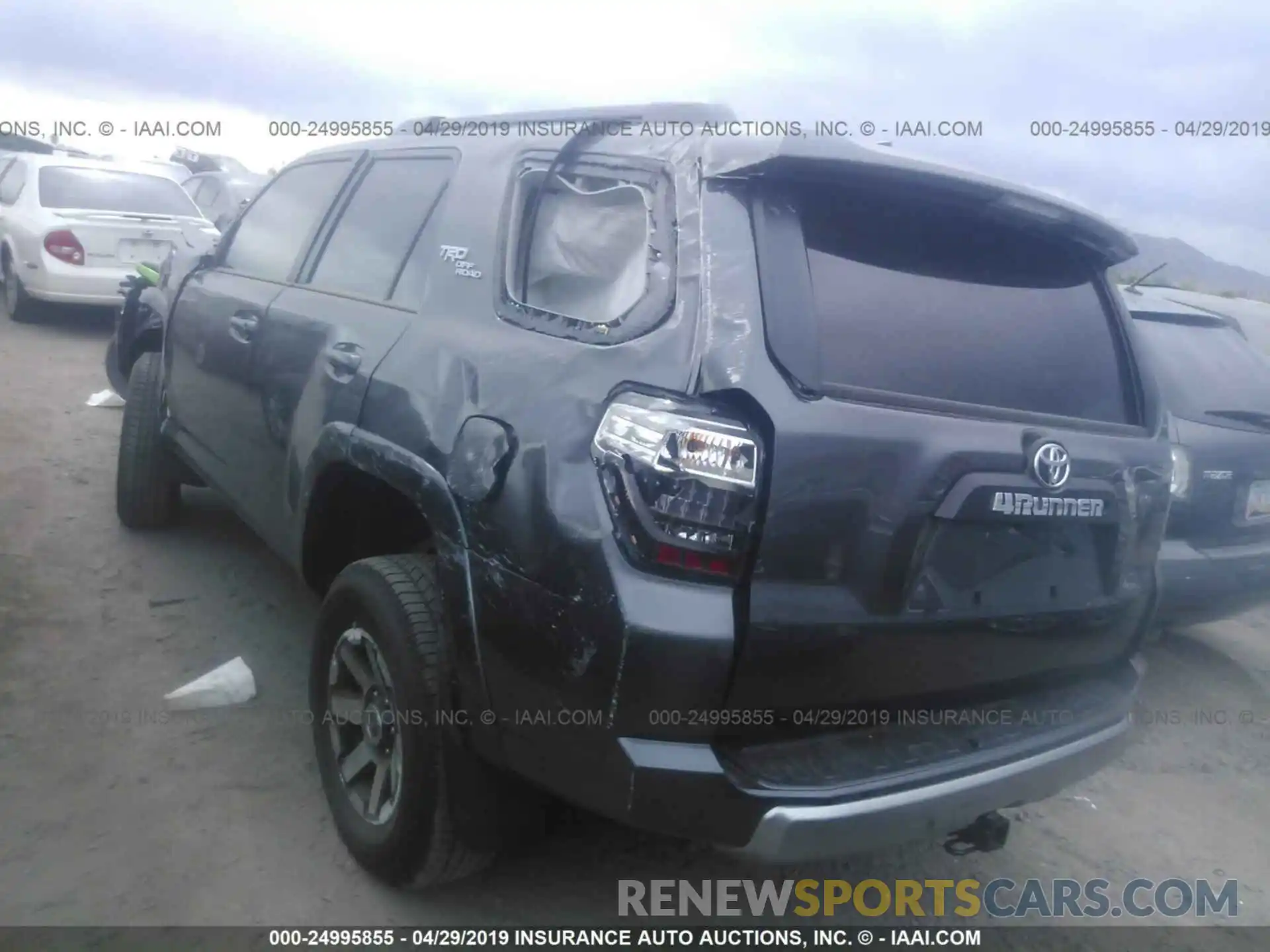 3 Фотография поврежденного автомобиля JTEBU5JRXK5644100 TOYOTA 4RUNNER 2019