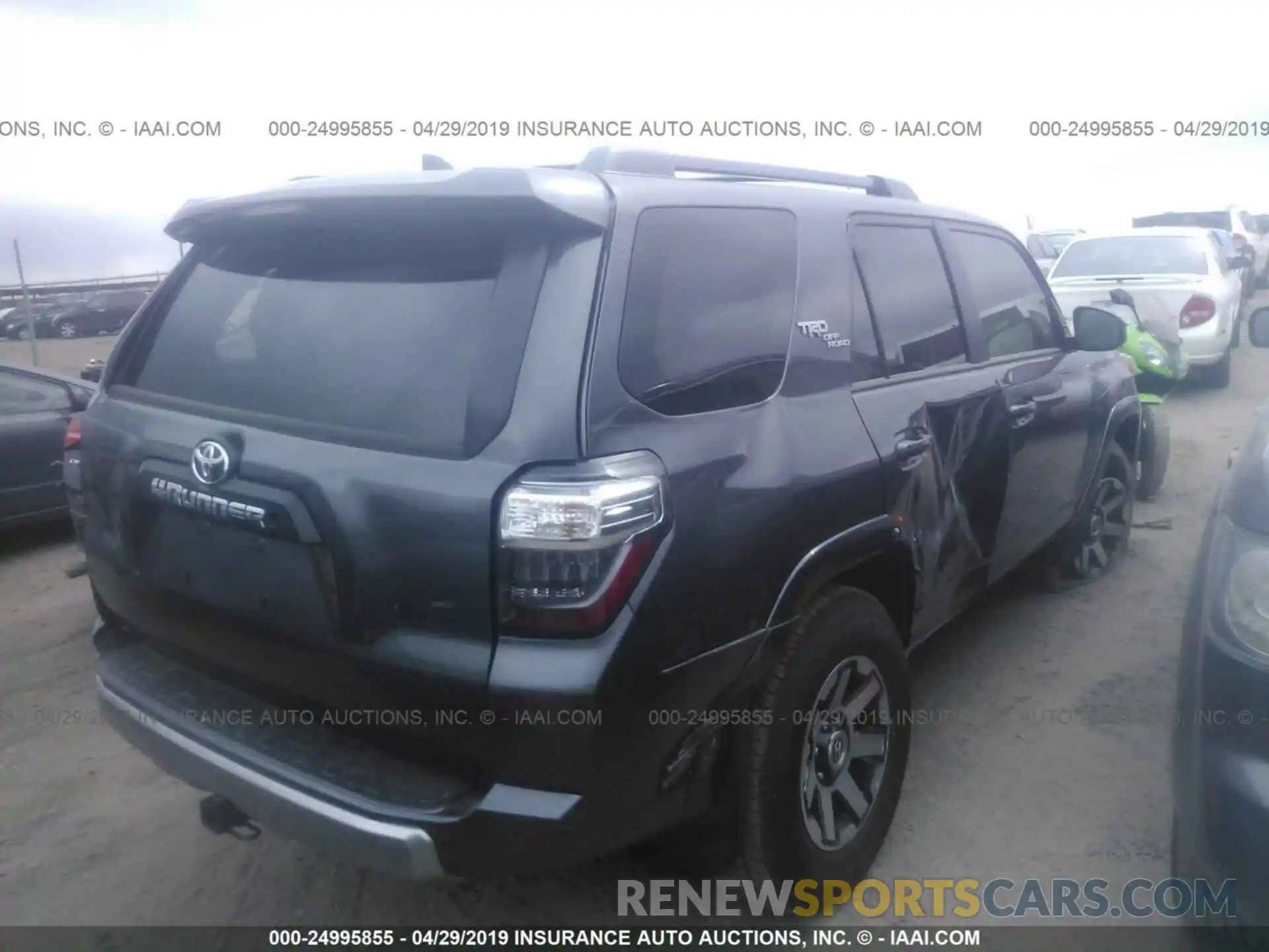 4 Фотография поврежденного автомобиля JTEBU5JRXK5644100 TOYOTA 4RUNNER 2019