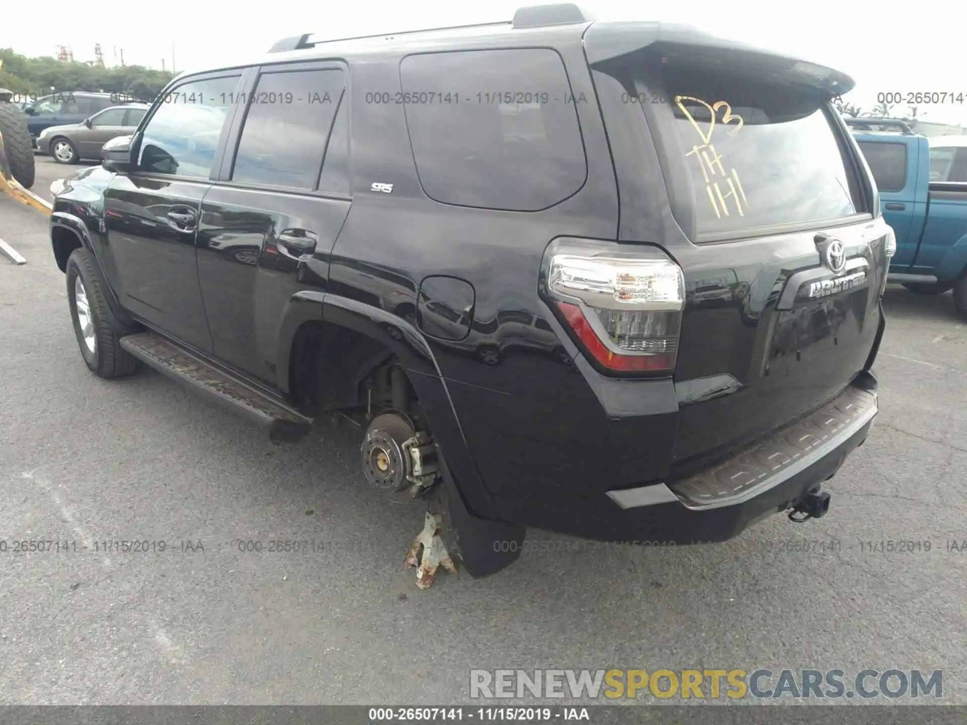 3 Фотография поврежденного автомобиля JTEBU5JRXK5644131 TOYOTA 4RUNNER 2019