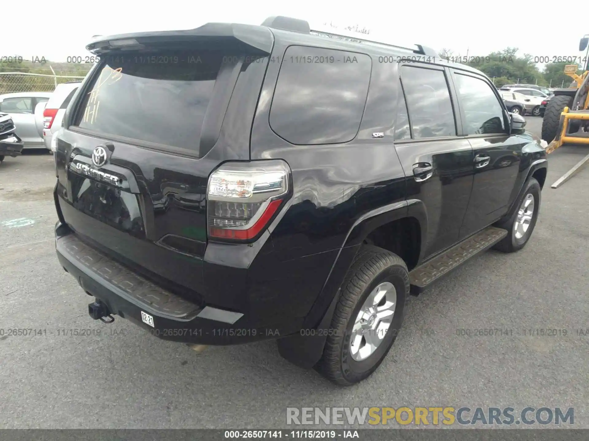 4 Фотография поврежденного автомобиля JTEBU5JRXK5644131 TOYOTA 4RUNNER 2019