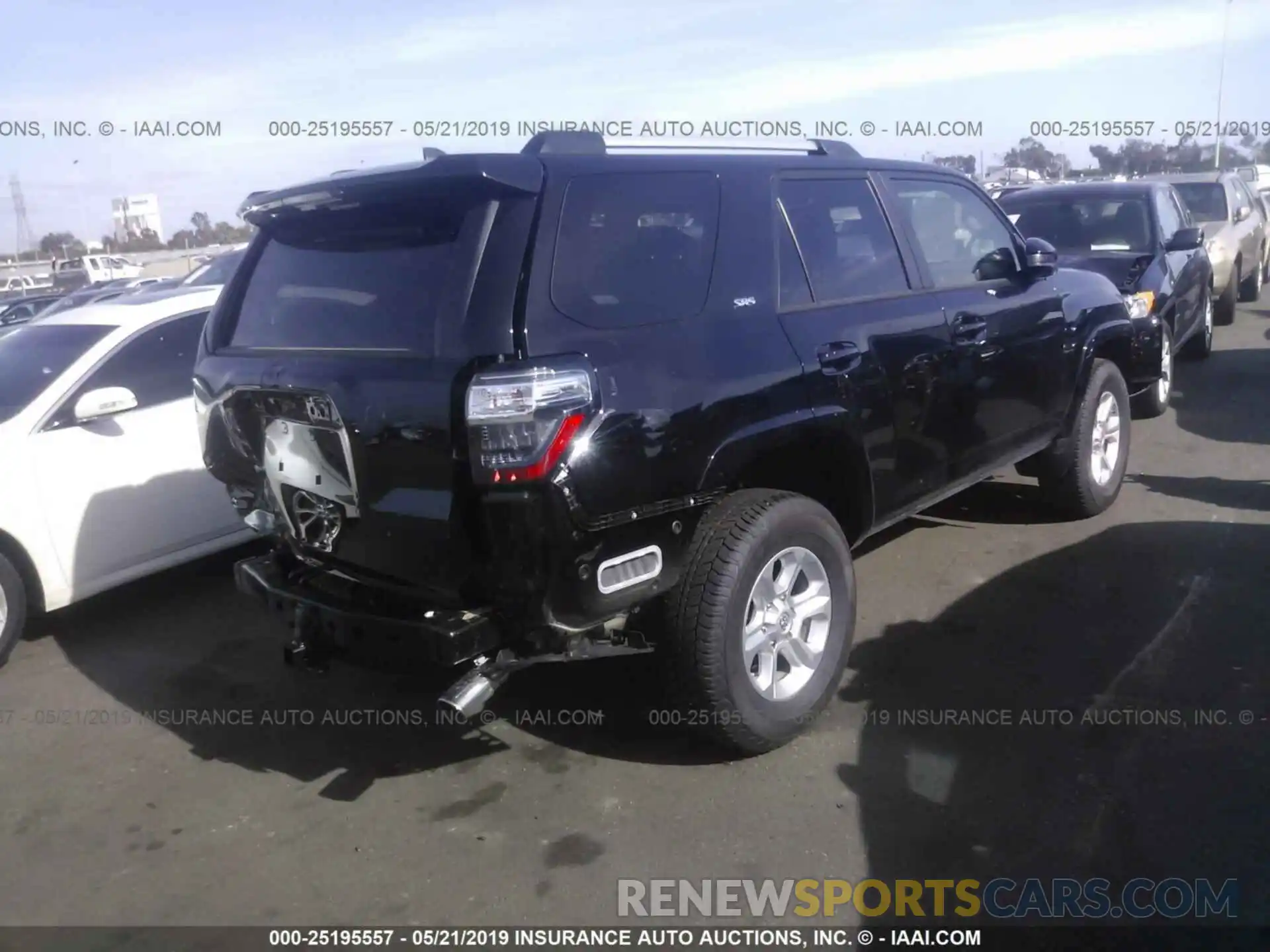 4 Фотография поврежденного автомобиля JTEBU5JRXK5644937 TOYOTA 4RUNNER 2019