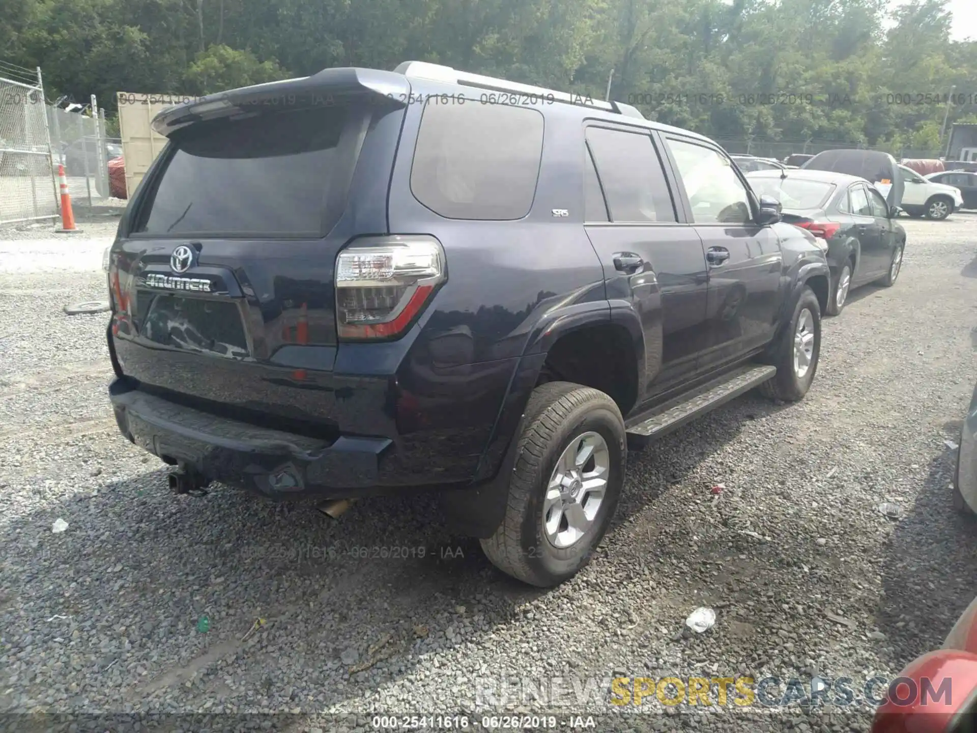 4 Фотография поврежденного автомобиля JTEBU5JRXK5645389 TOYOTA 4RUNNER 2019