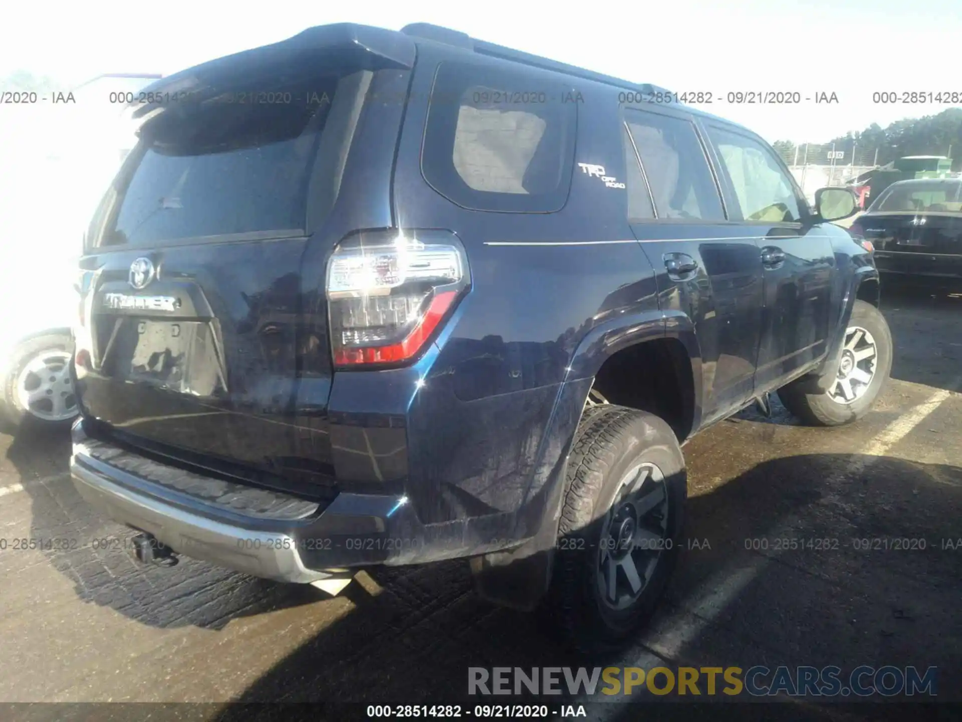 4 Фотография поврежденного автомобиля JTEBU5JRXK5646249 TOYOTA 4RUNNER 2019