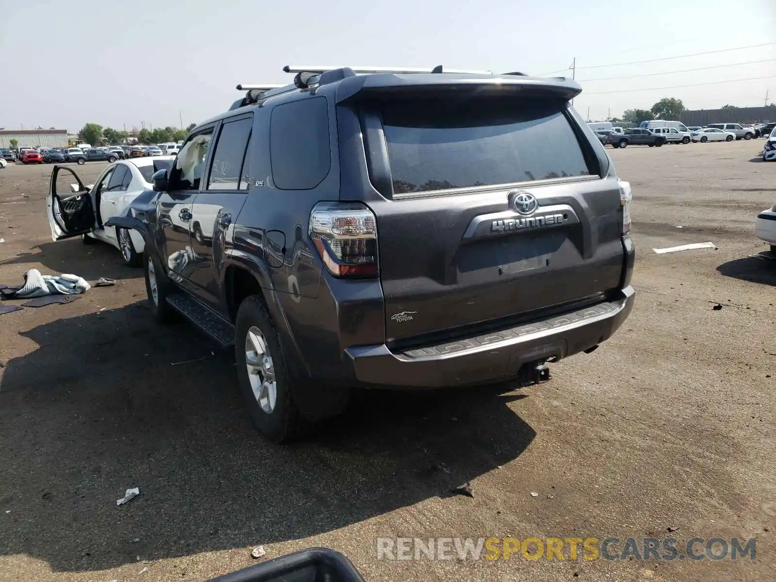 3 Фотография поврежденного автомобиля JTEBU5JRXK5647630 TOYOTA 4RUNNER 2019