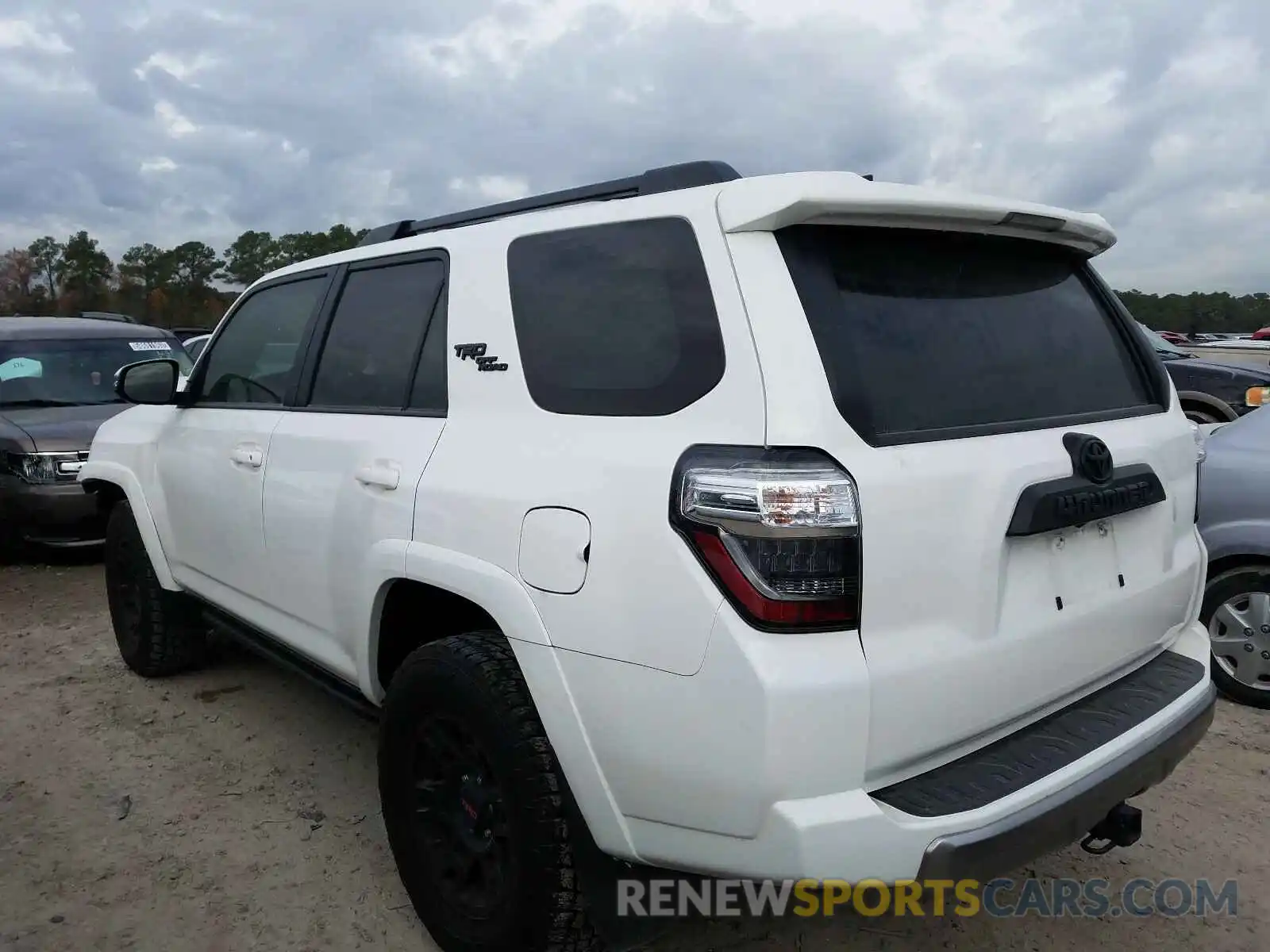 3 Фотография поврежденного автомобиля JTEBU5JRXK5651676 TOYOTA 4RUNNER 2019