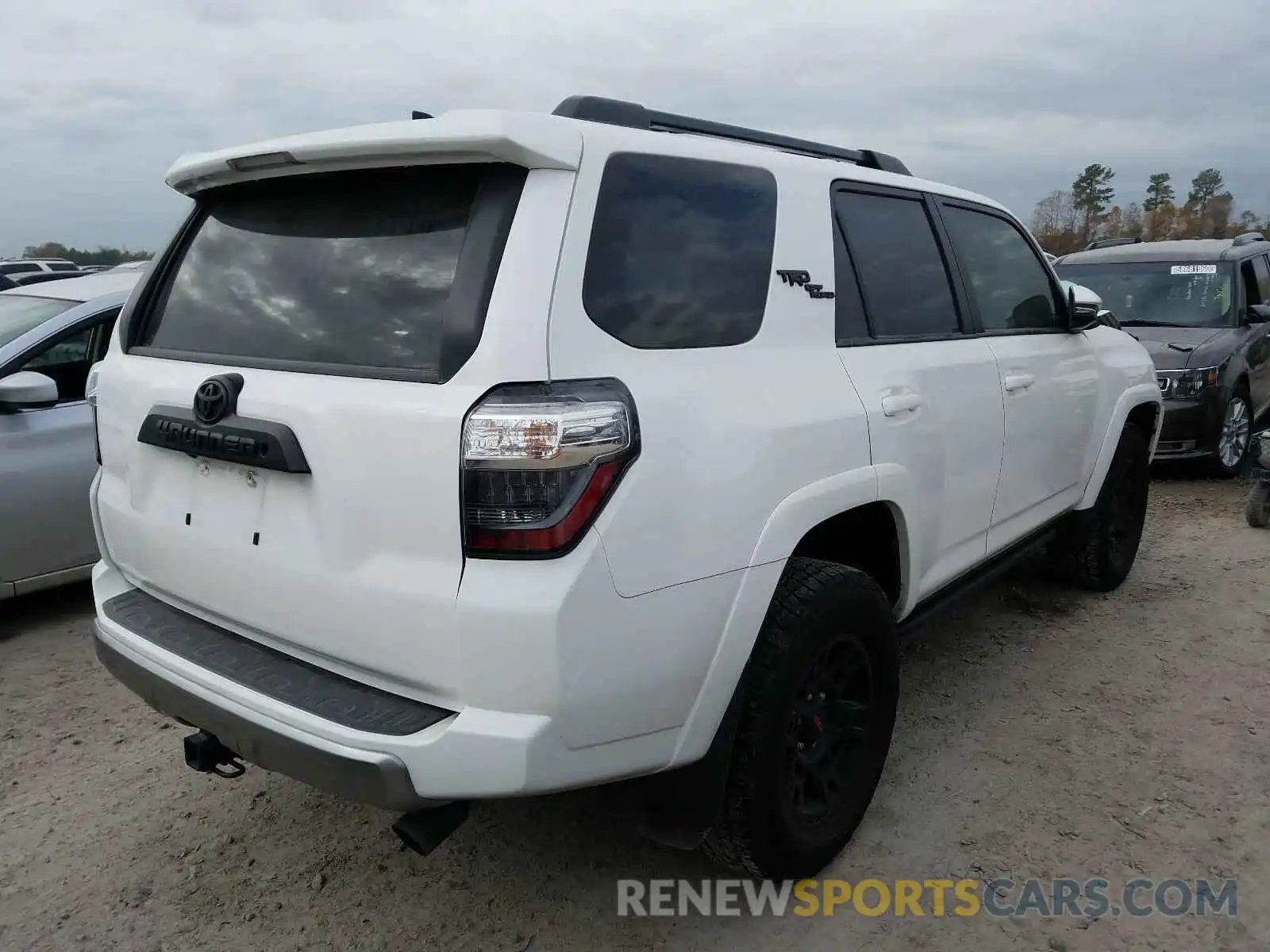 4 Фотография поврежденного автомобиля JTEBU5JRXK5651676 TOYOTA 4RUNNER 2019