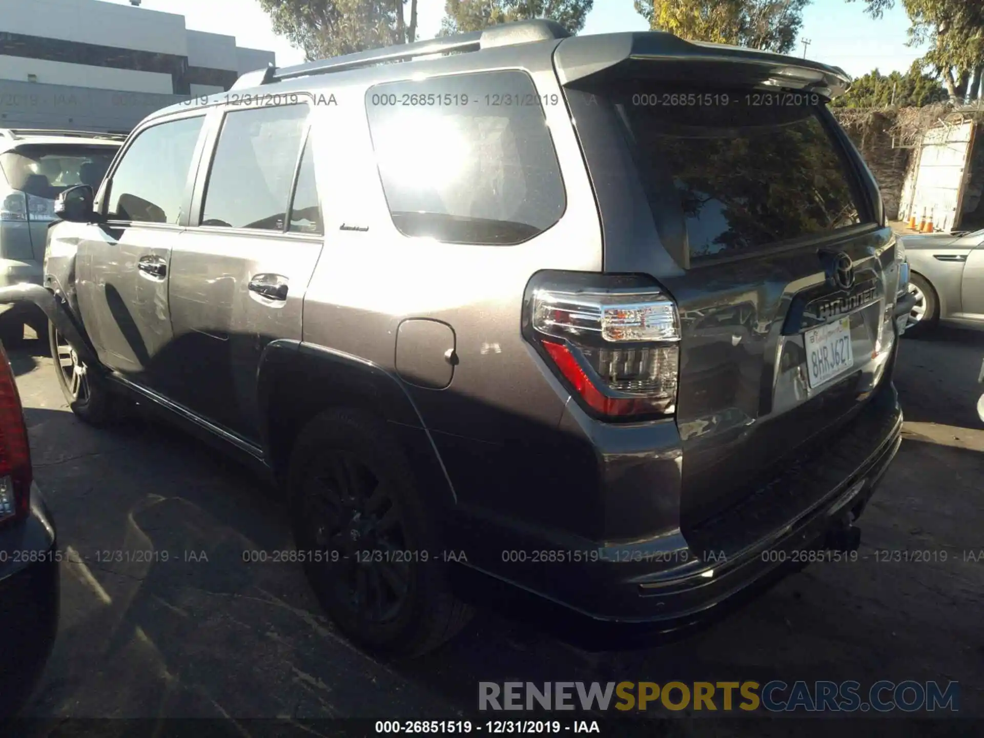 3 Фотография поврежденного автомобиля JTEBU5JRXK5652696 TOYOTA 4RUNNER 2019