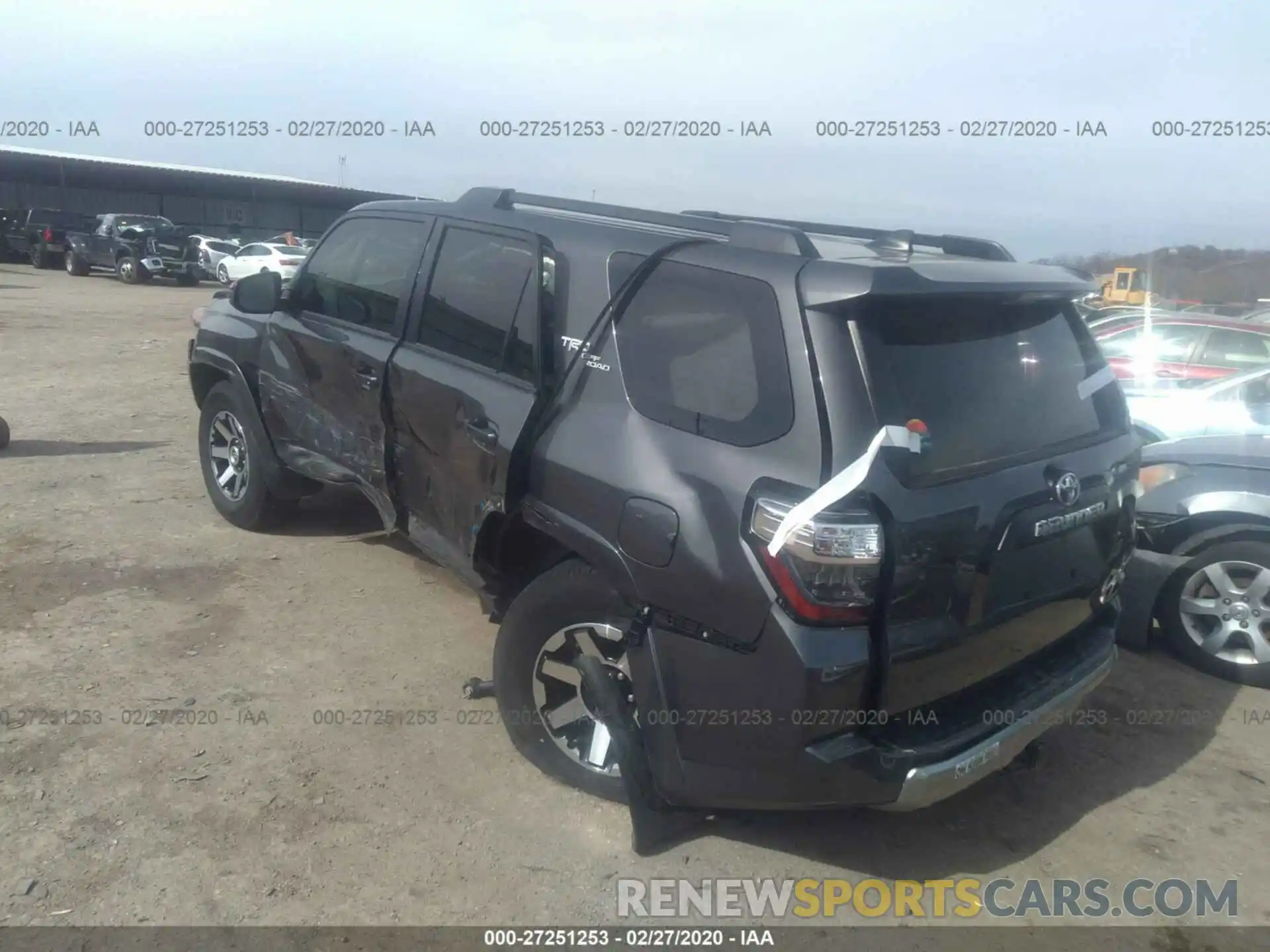 3 Фотография поврежденного автомобиля JTEBU5JRXK5654822 TOYOTA 4RUNNER 2019