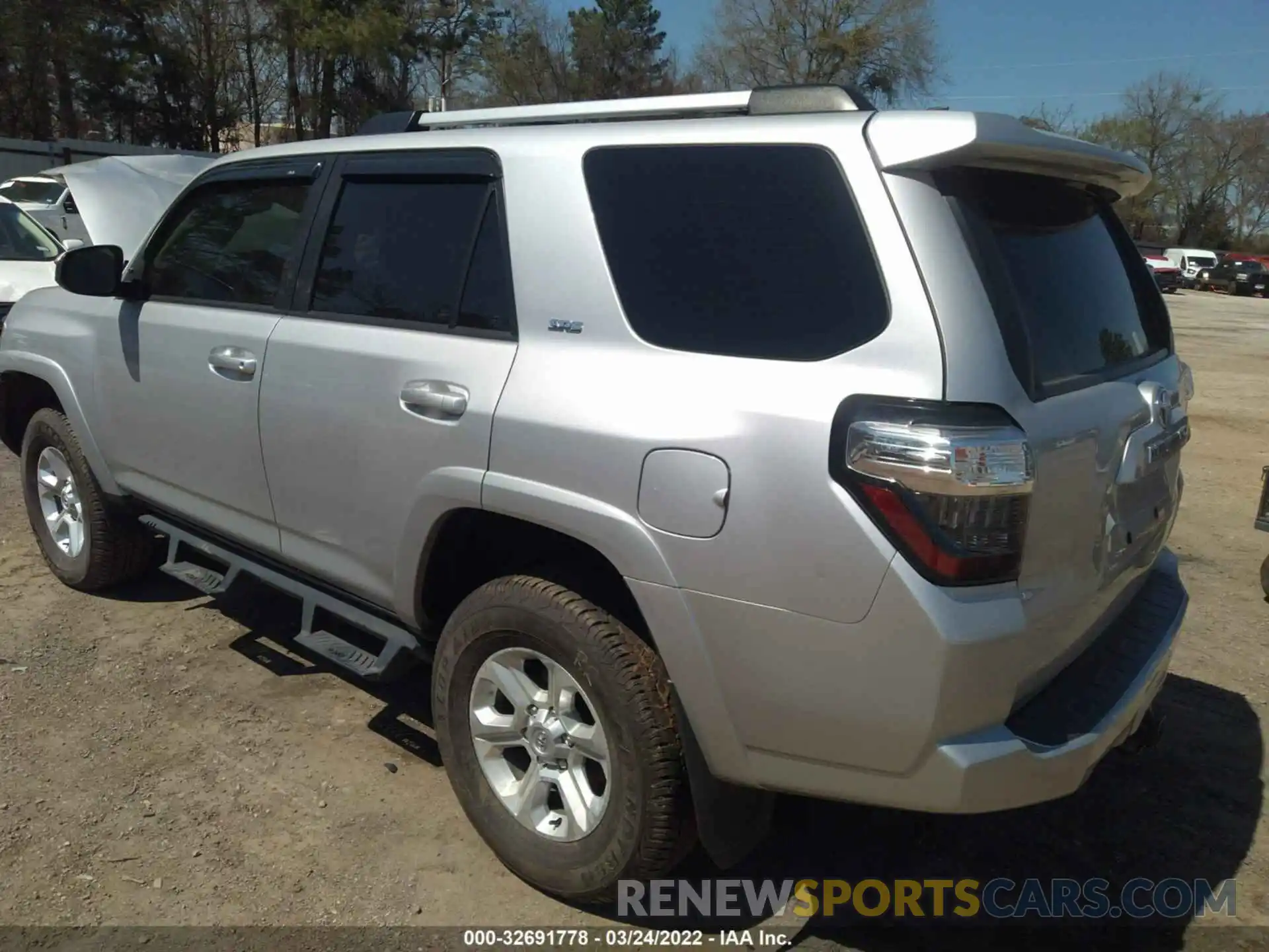 3 Фотография поврежденного автомобиля JTEBU5JRXK5657185 TOYOTA 4RUNNER 2019