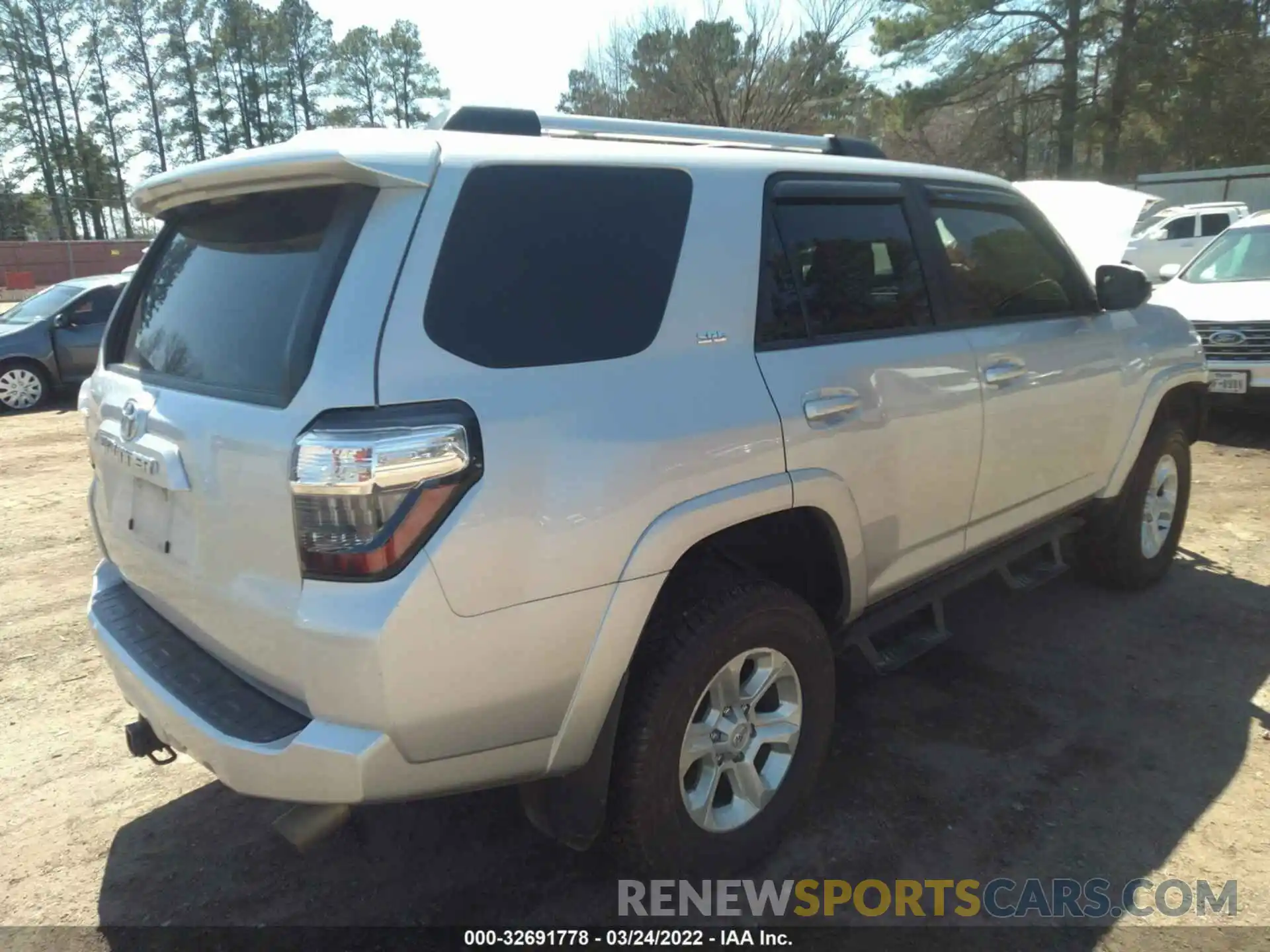 4 Photograph of a damaged car JTEBU5JRXK5657185 TOYOTA 4RUNNER 2019