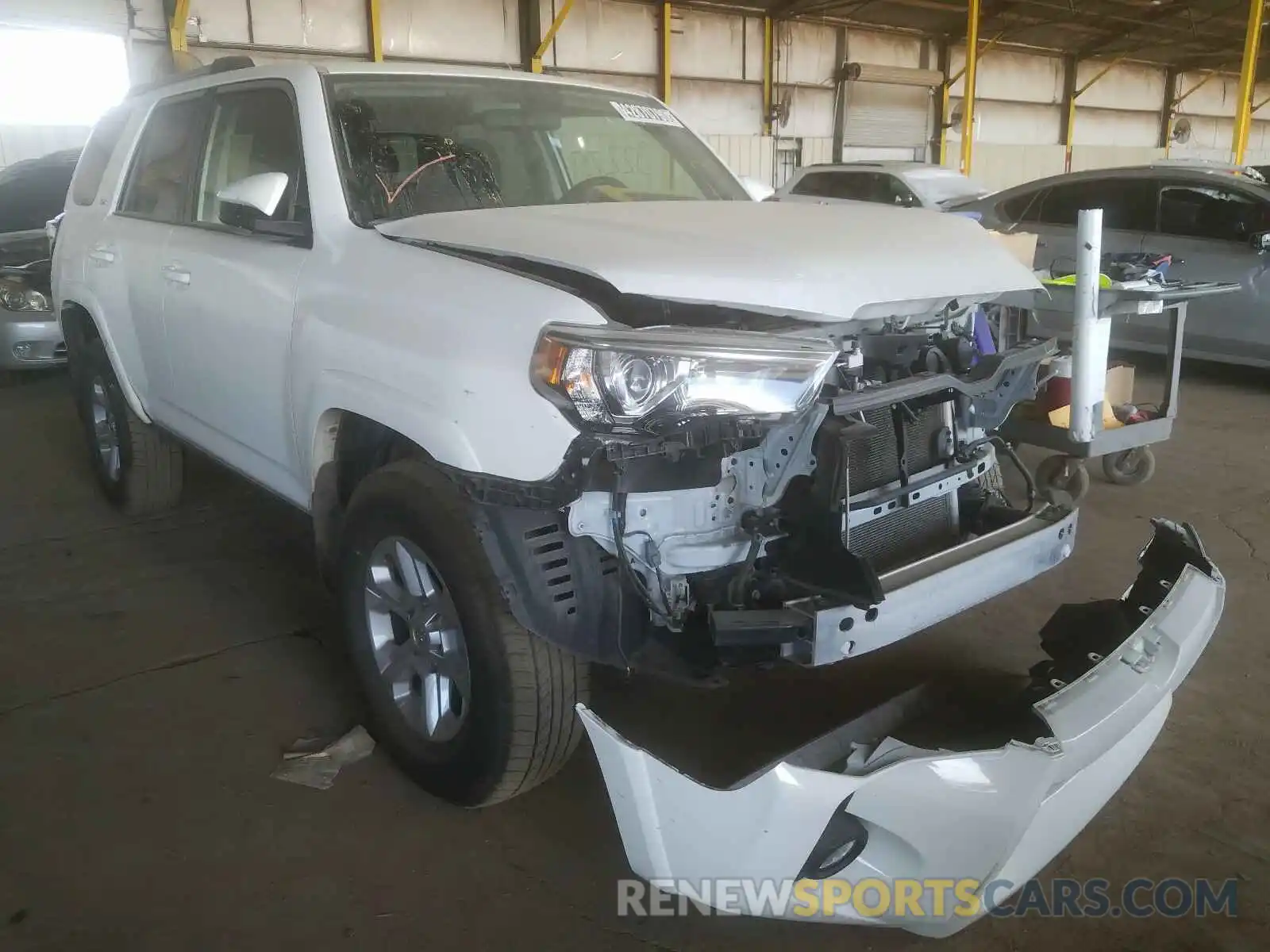 1 Фотография поврежденного автомобиля JTEBU5JRXK5657798 TOYOTA 4RUNNER 2019