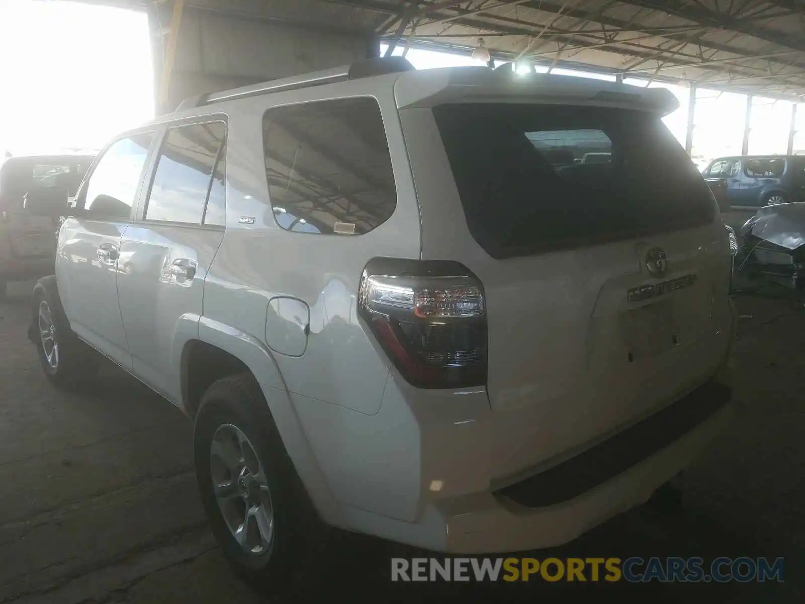 3 Фотография поврежденного автомобиля JTEBU5JRXK5657798 TOYOTA 4RUNNER 2019