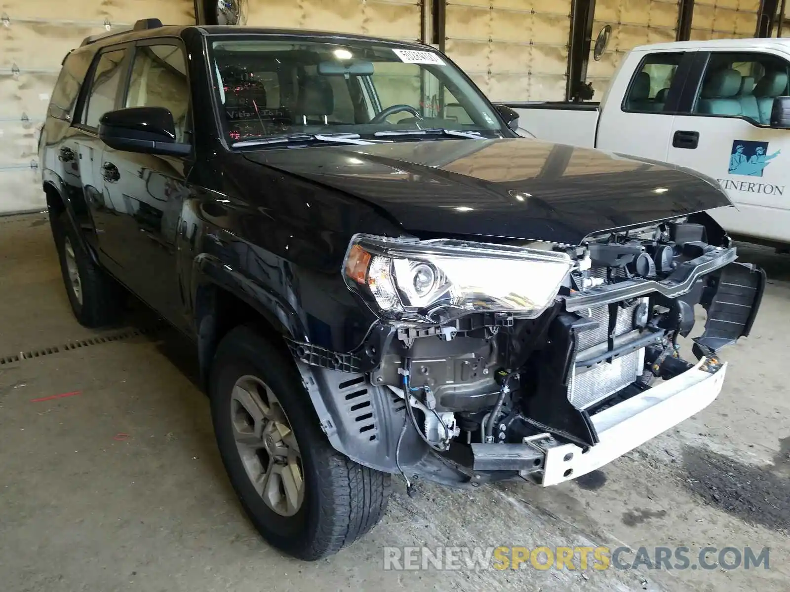 1 Фотография поврежденного автомобиля JTEBU5JRXK5658840 TOYOTA 4RUNNER 2019