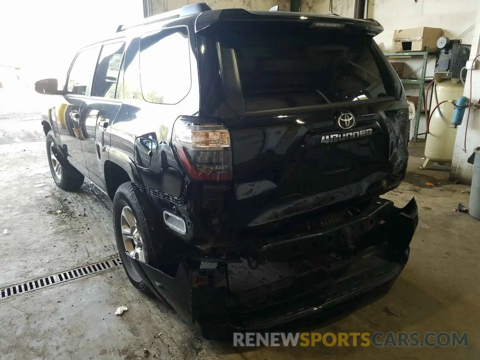 3 Фотография поврежденного автомобиля JTEBU5JRXK5658840 TOYOTA 4RUNNER 2019