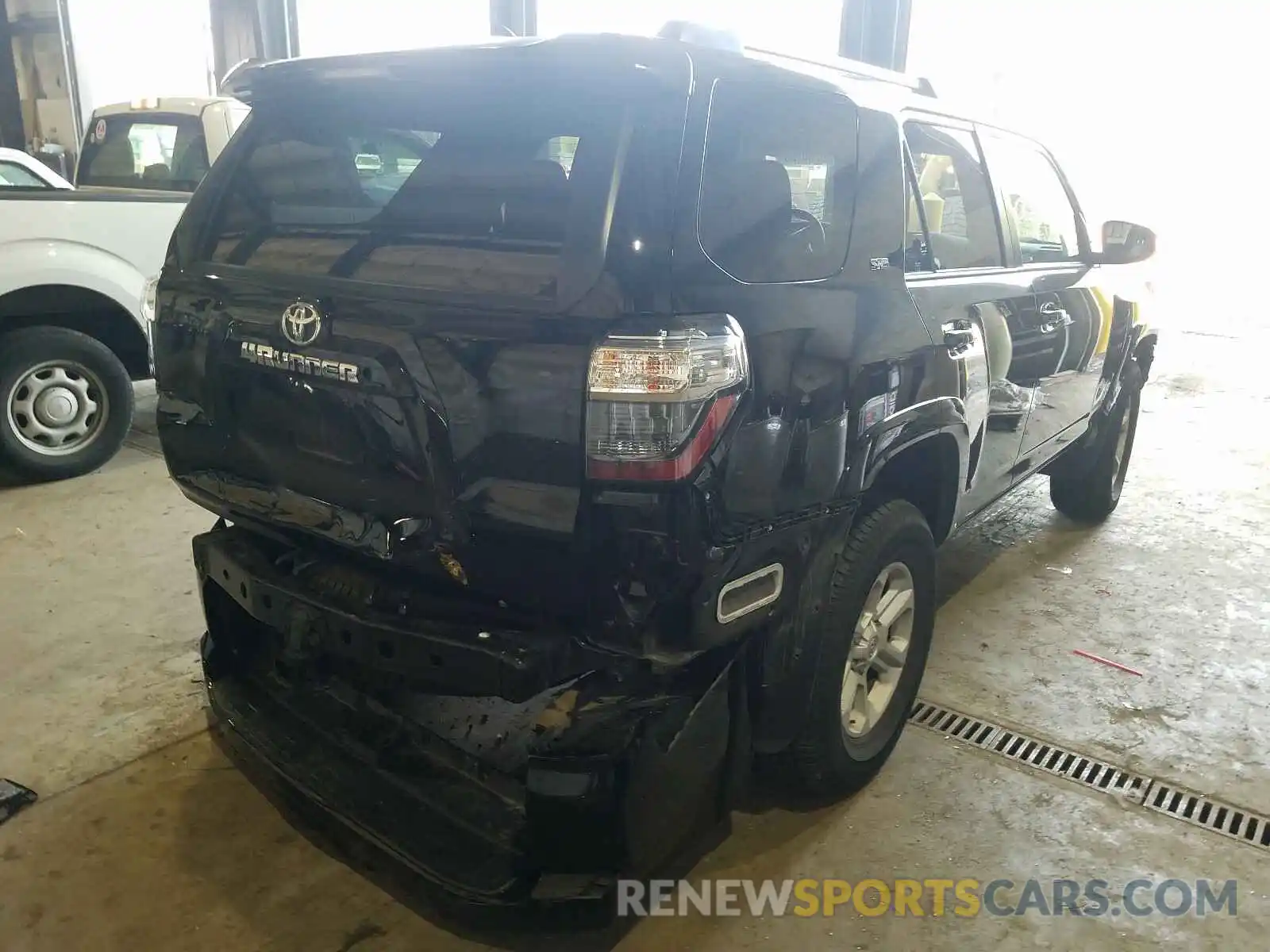 4 Фотография поврежденного автомобиля JTEBU5JRXK5658840 TOYOTA 4RUNNER 2019