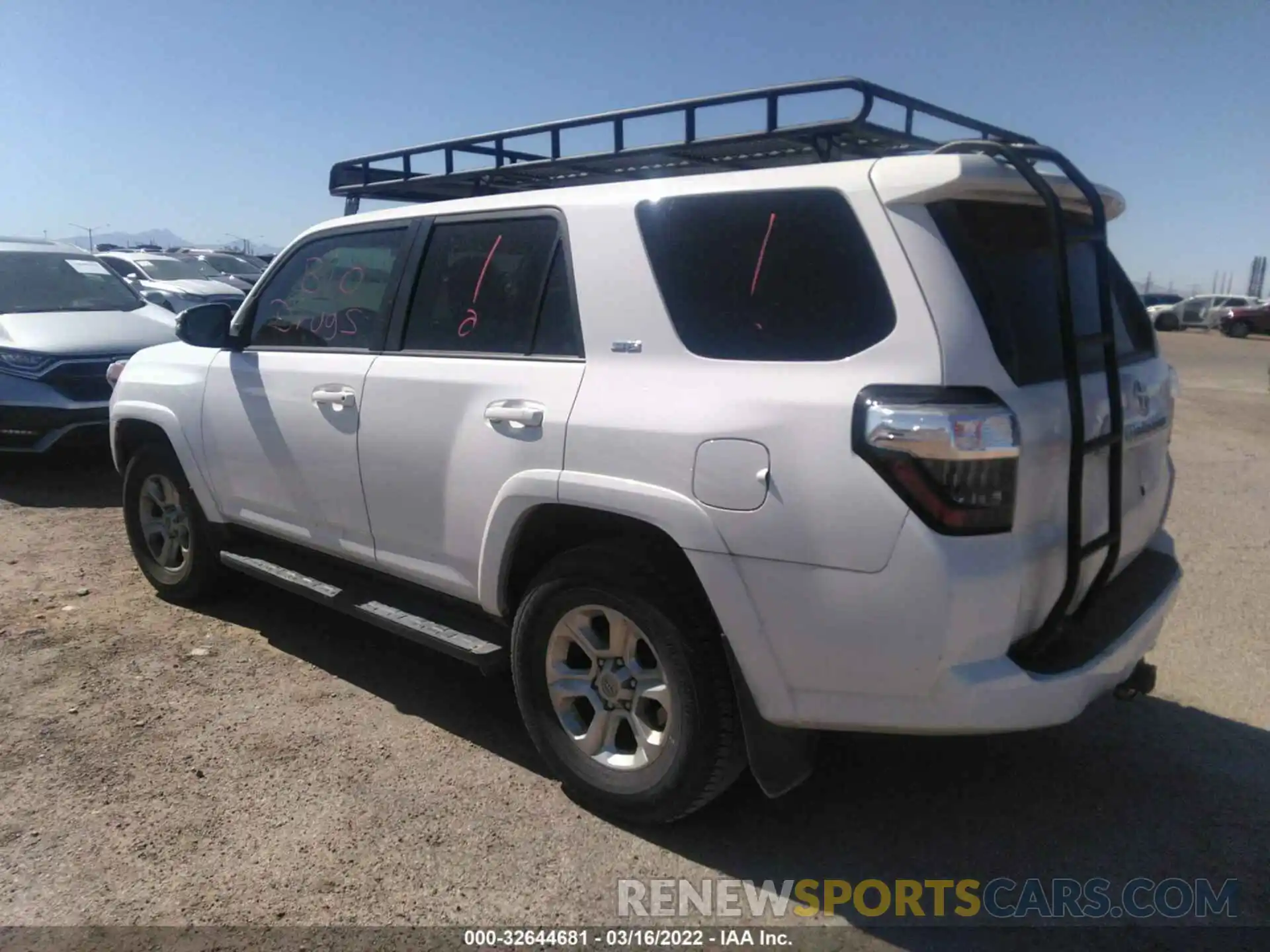 3 Фотография поврежденного автомобиля JTEBU5JRXK5660264 TOYOTA 4RUNNER 2019