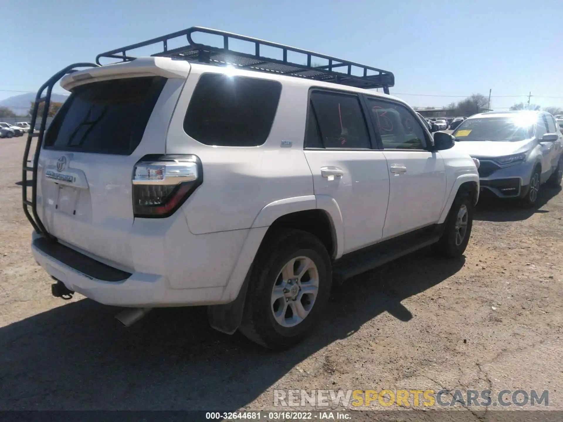 4 Фотография поврежденного автомобиля JTEBU5JRXK5660264 TOYOTA 4RUNNER 2019